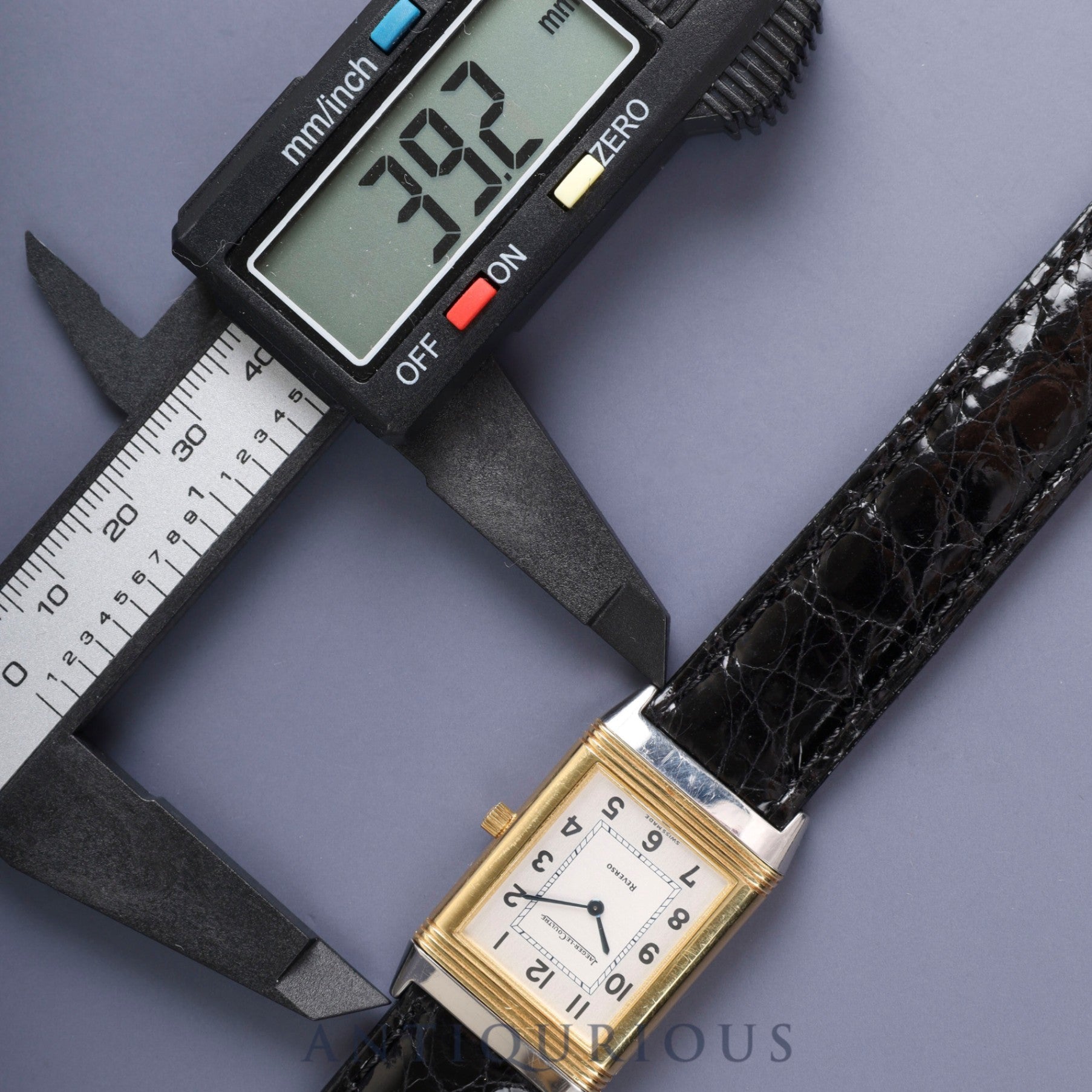 ジャガー・ルクルト レベルソ クラシック 250.8.08 クォーツ SS/YG 革 純正尾錠(SS)シルバーアラビア文字盤 オーバーホール済み ※ケース裏彫りあり