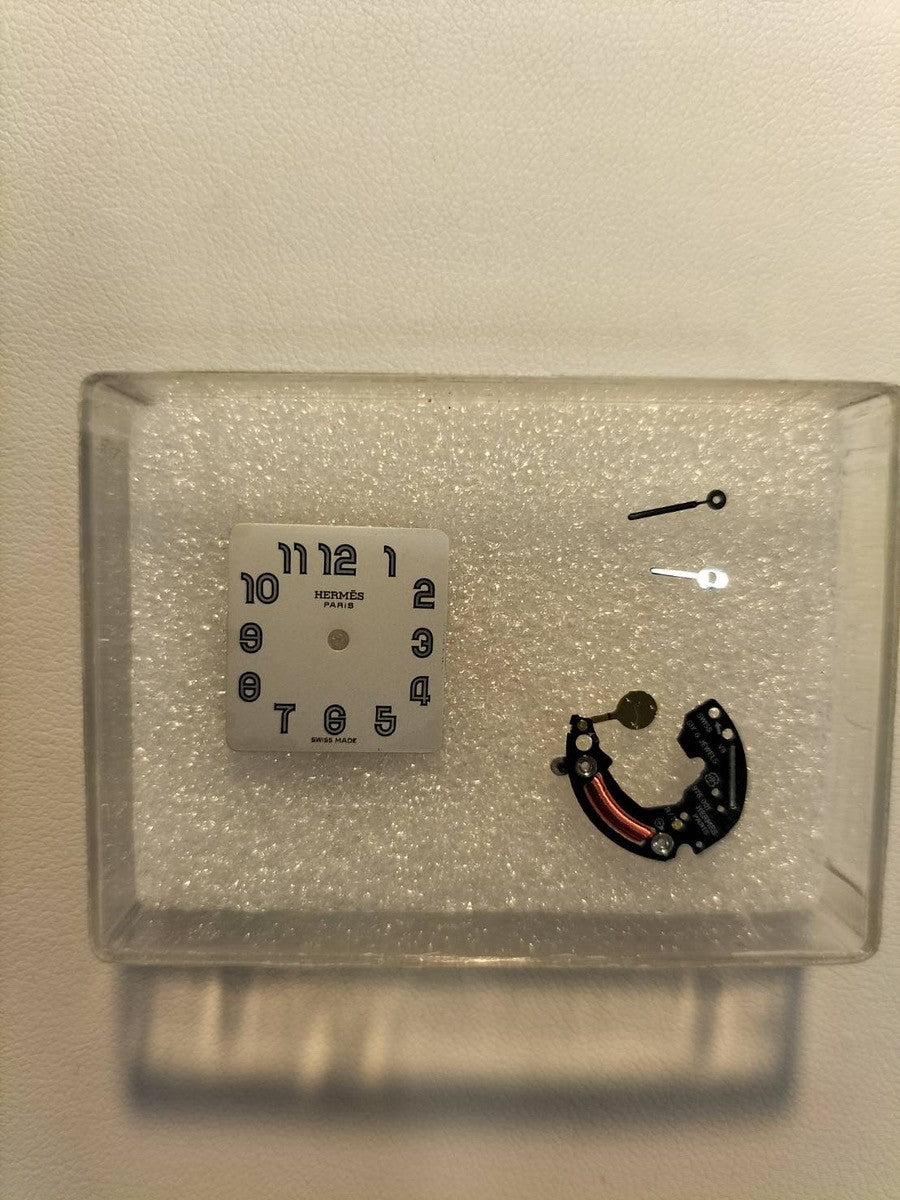 Hermès Cape Cod CC1-210 Quartz Caliber 976.001 Stainless Steel Leather Strap with Genuine Stainless Steel Buckle, Silver Dial, Box, Booklet, Warranty Card (2002), Genuine Leather Strap (2001, Signs of Use), Overhauled