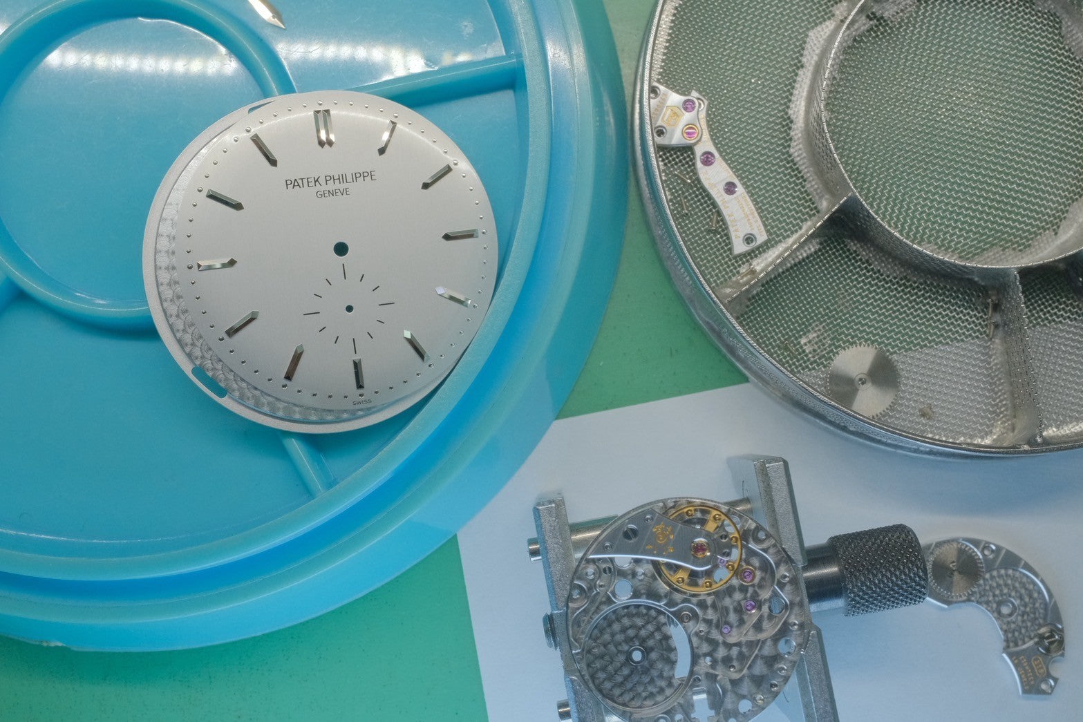 パテック・フィリップ カラトラバ 5196Gー001 手巻き Cal.215PS 750WG 純正革ベルト 純正尾錠(750WG)シルバー文字盤 ケース 冊子 保証書(2015年)オーバーホール済み