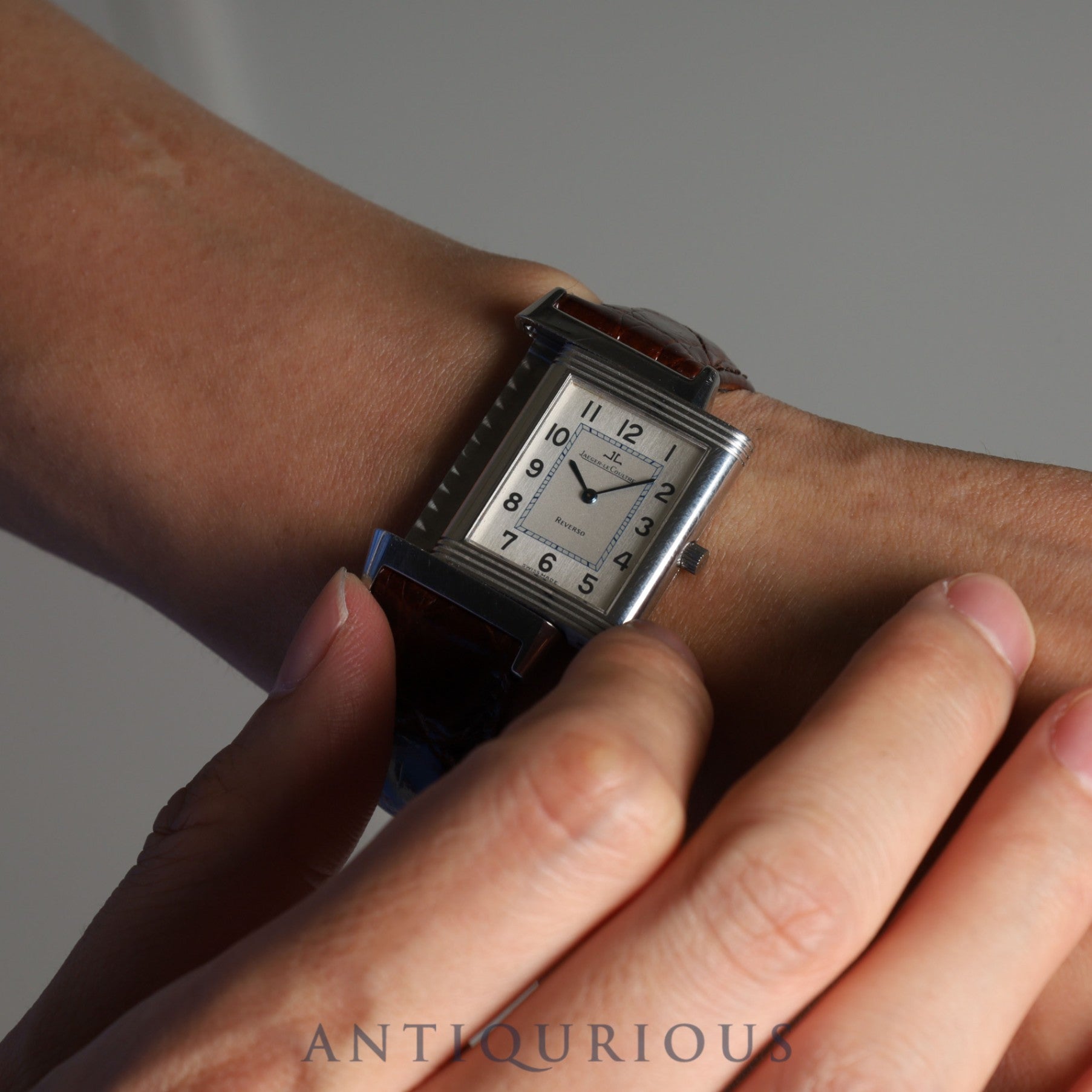 ジャガー・ルクルト レベルソクラシック 250.8.08 クォーツ Cal.608 SS 革 純正尾錠(SS)シルバー文字盤 ※裏彫りあり