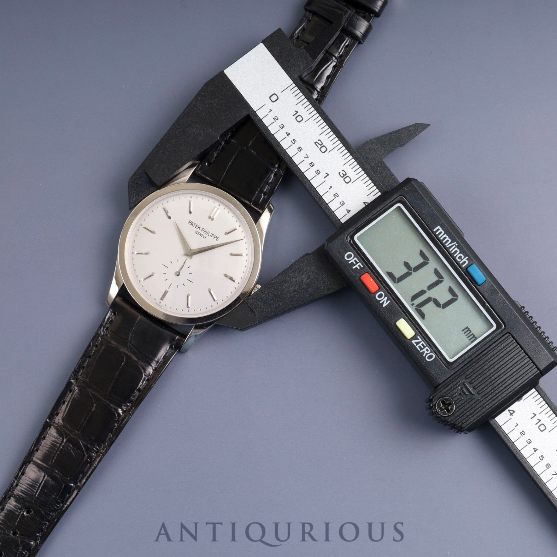 Patek Philippe Calatrava 5196G-001 Manual Winding Caliber 215PS 750 Genuine Leather Strap Genuine Buckle (750) Silver Dial Case Booklet Warranty (2015) Overhauled