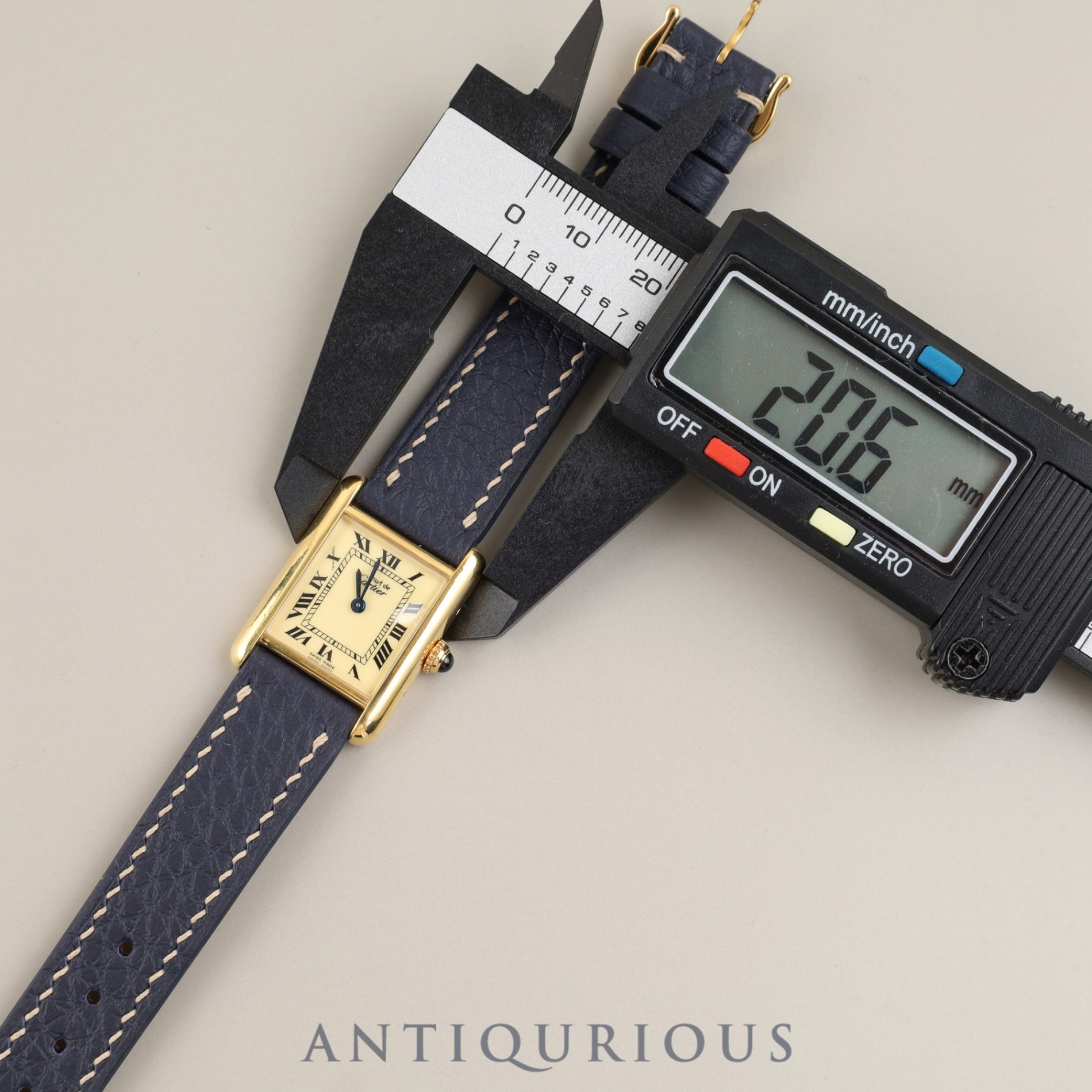 カルティエ マストタンク SM 5057001 クォーツ Cal.- SV925 革 純正尾錠(GP)アイボリーローマン文字盤 カルティエブティックにてコンプリートサービス(フルメンテナンス)済み 新品仕上げ済み