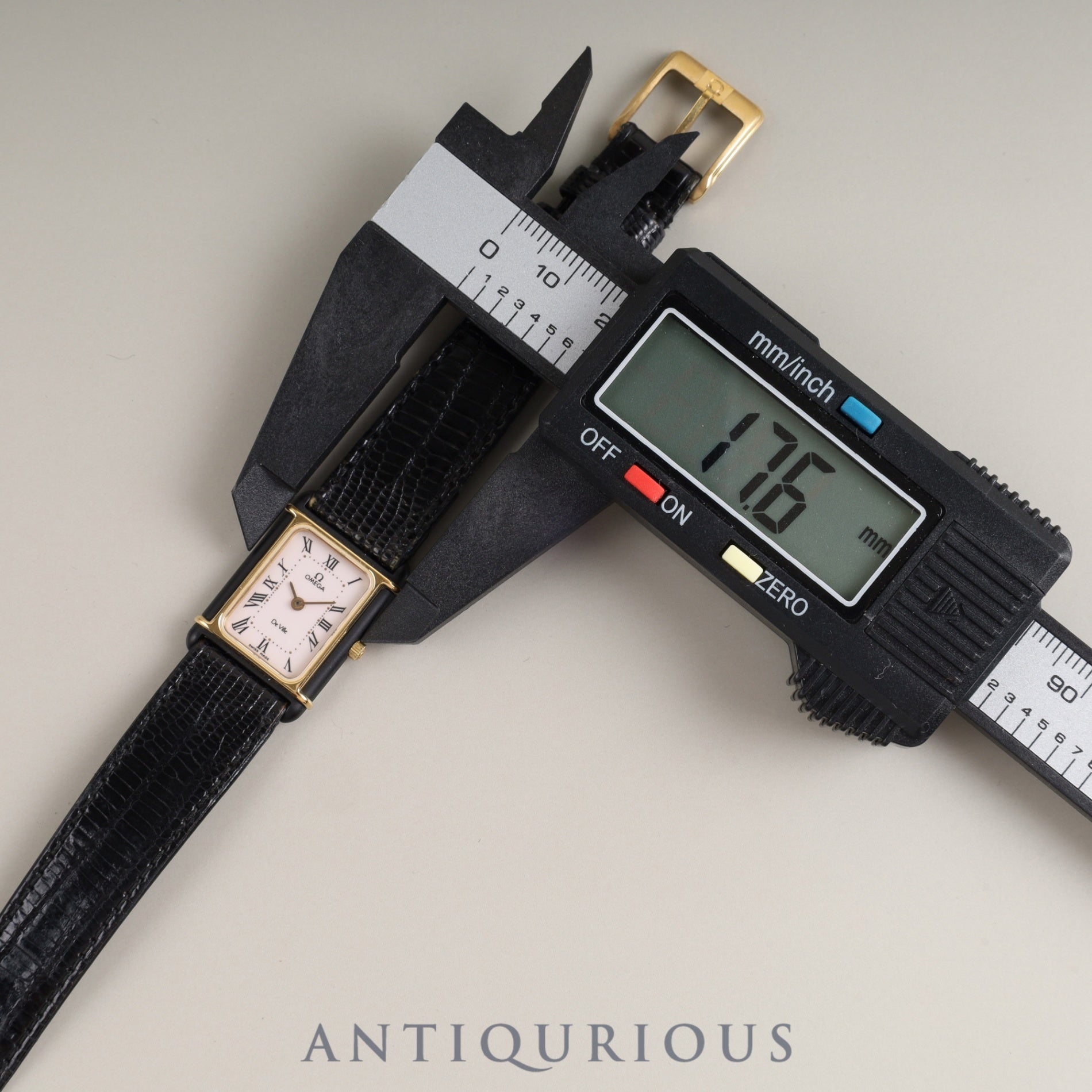 オメガ デ・ヴィル クォーツ Cal.1450 GP 純正革ベルト 純正尾錠(GP) ホワイトローマン文字盤 ケース オーバーホール済み