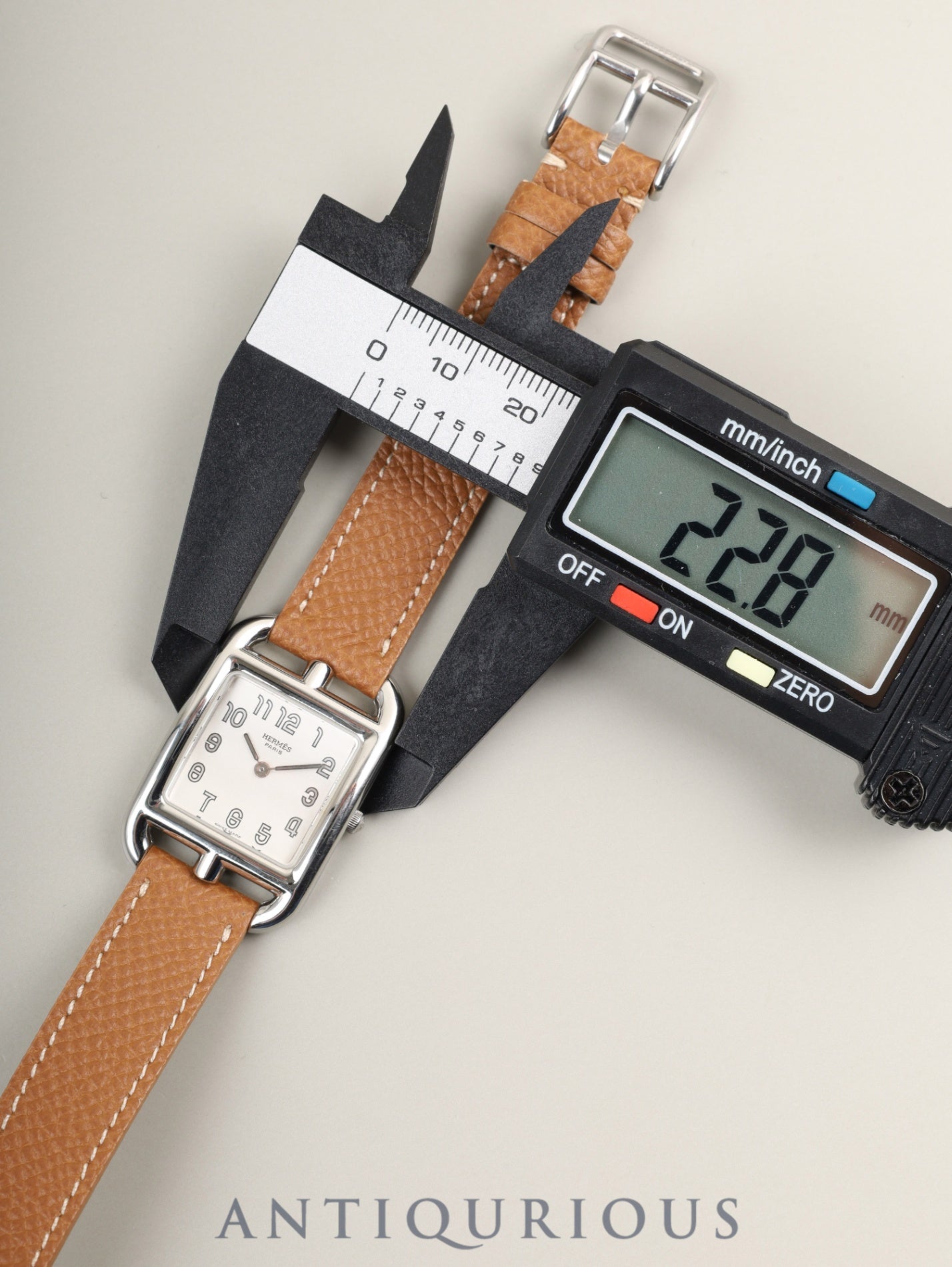 エルメス ケープコッド CC1.210.220 / VBNI クォーツ Cal.976.001 SS 革 純正尾錠(SS)シルバー文字盤 箱 冊子 保証書(2001年)純正革ベルト(□H刻印:2004年)オーバーホール済み