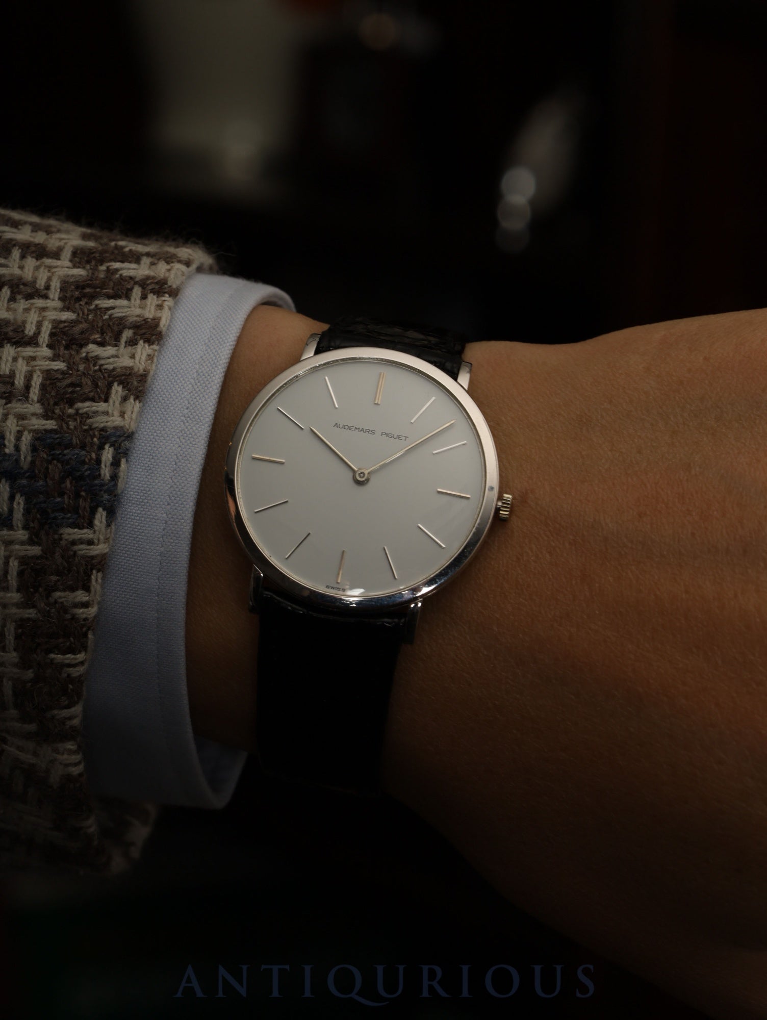 オーデマ・ピゲ エクストラフラット 手巻き Cal.K.2001/1A 750 純正革ベルト(使用感あり)純正尾錠(750)ホワイト文字盤 オーバーホール済み