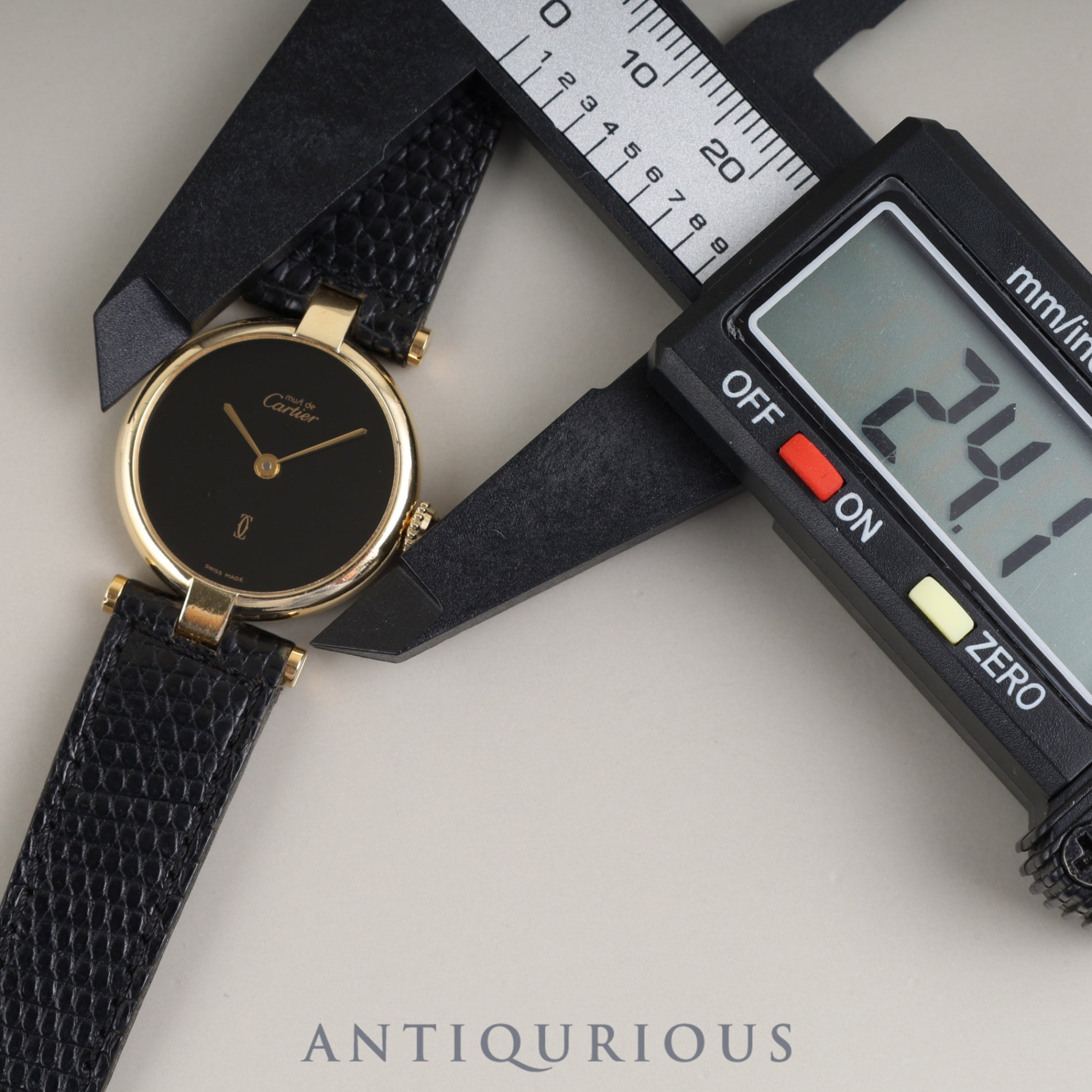 Cartier Must Vendôme VLC SM 18 Quartz Caliber - SV925 with genuine leather strap and genuine GP buckle. Onyx dial. Completely serviced at a Cartier boutique.