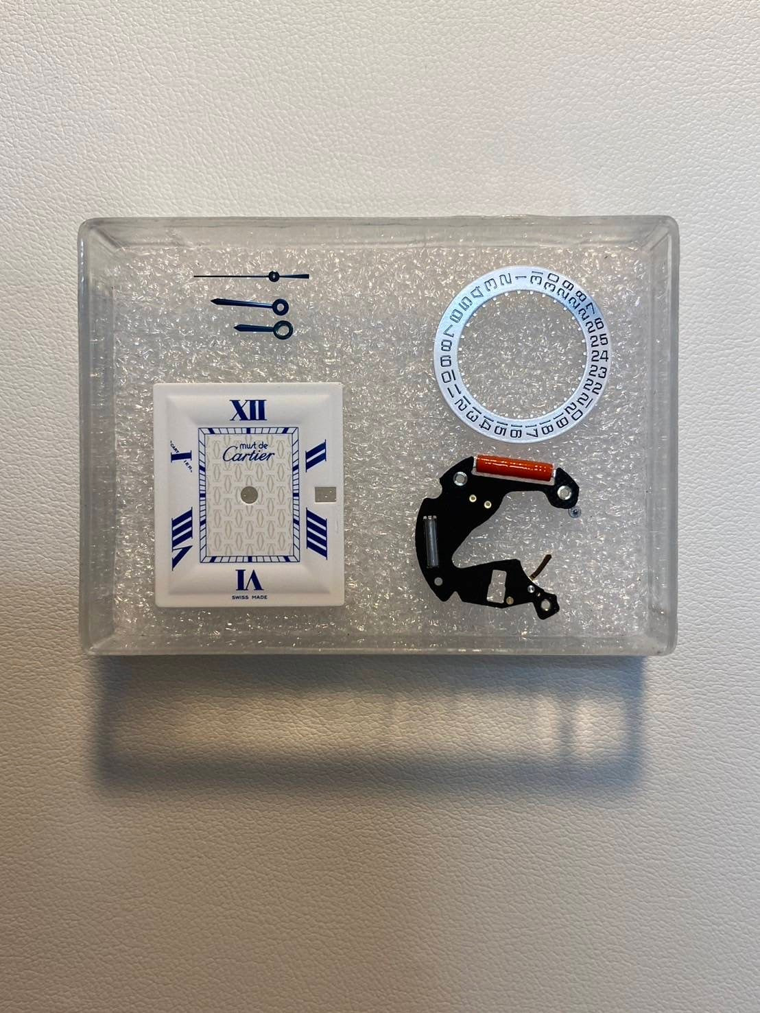 カルティエ マストタンク GM(XL)W1014154 / 2414 クォーツ Cal.687 925 革 純正Dバックル 飛びローマン文字盤 箱 保証書(2004年) オーバーホール済み カルティエブティックネジ取り付け
