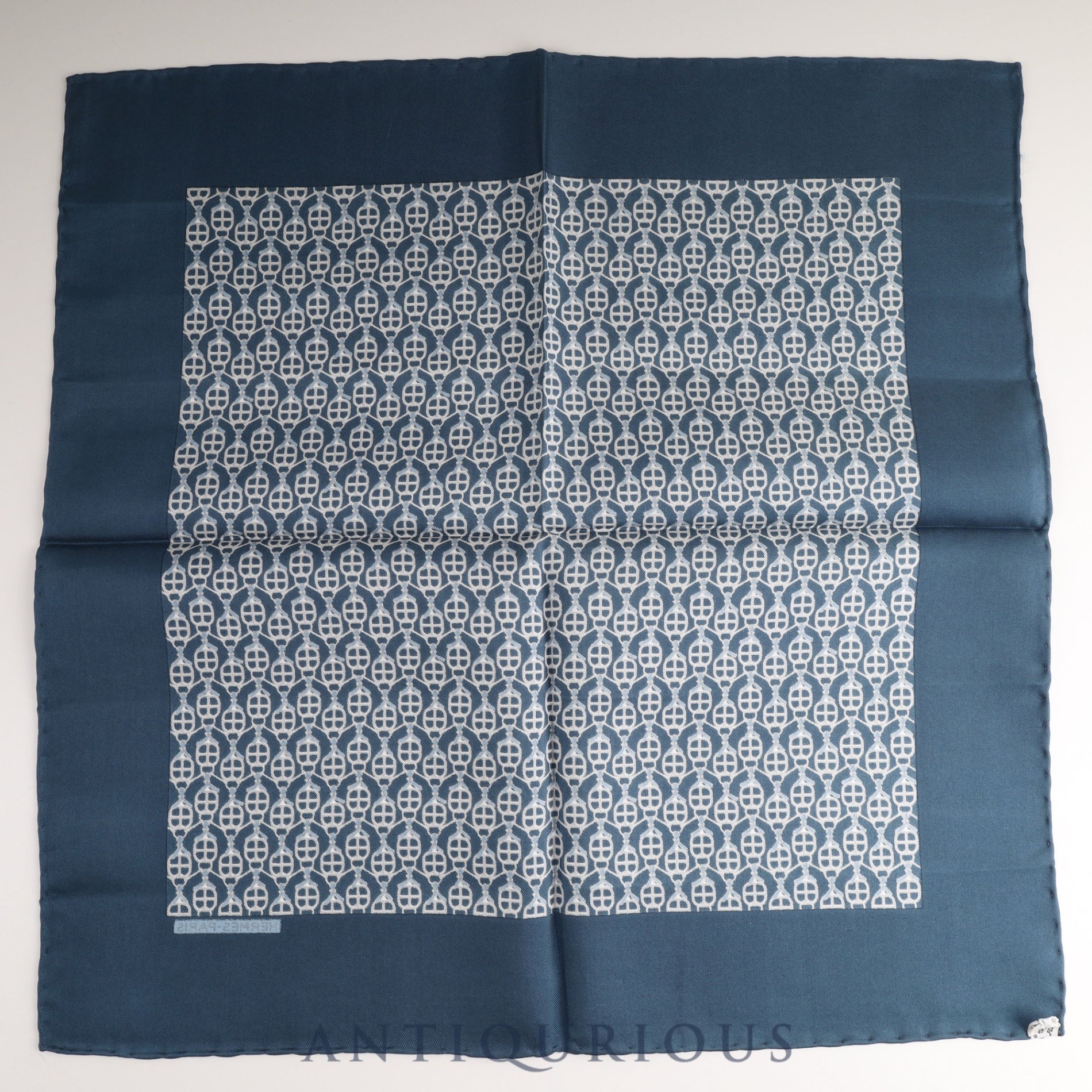エルメス スカーフ カレ45 総柄 ネイビー SILK100%