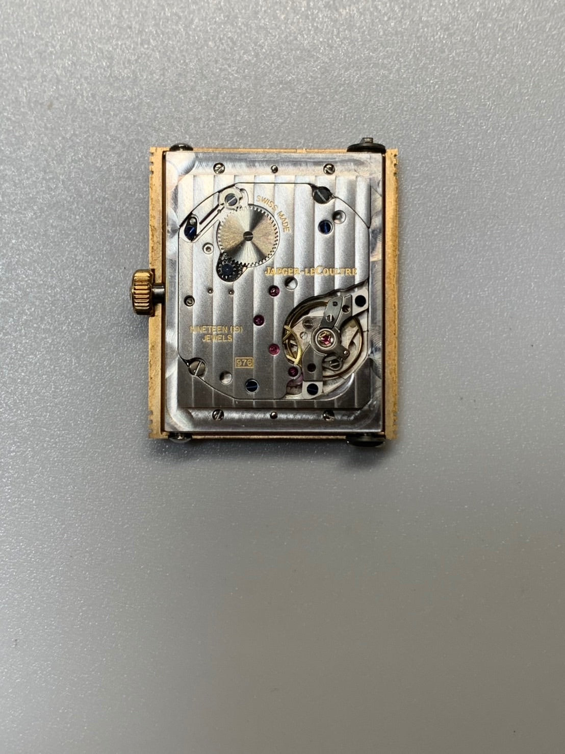 ジャガー・ルクルト グランド レベルソ 273.2.04 / Q3732420 手巻き Cal.976 750PG JEAN ROUSSEAU社革ベルト 純正バックル(750PG)シルバーアラビア文字盤 箱 冊子 保証書 タグ オーバーホール済み