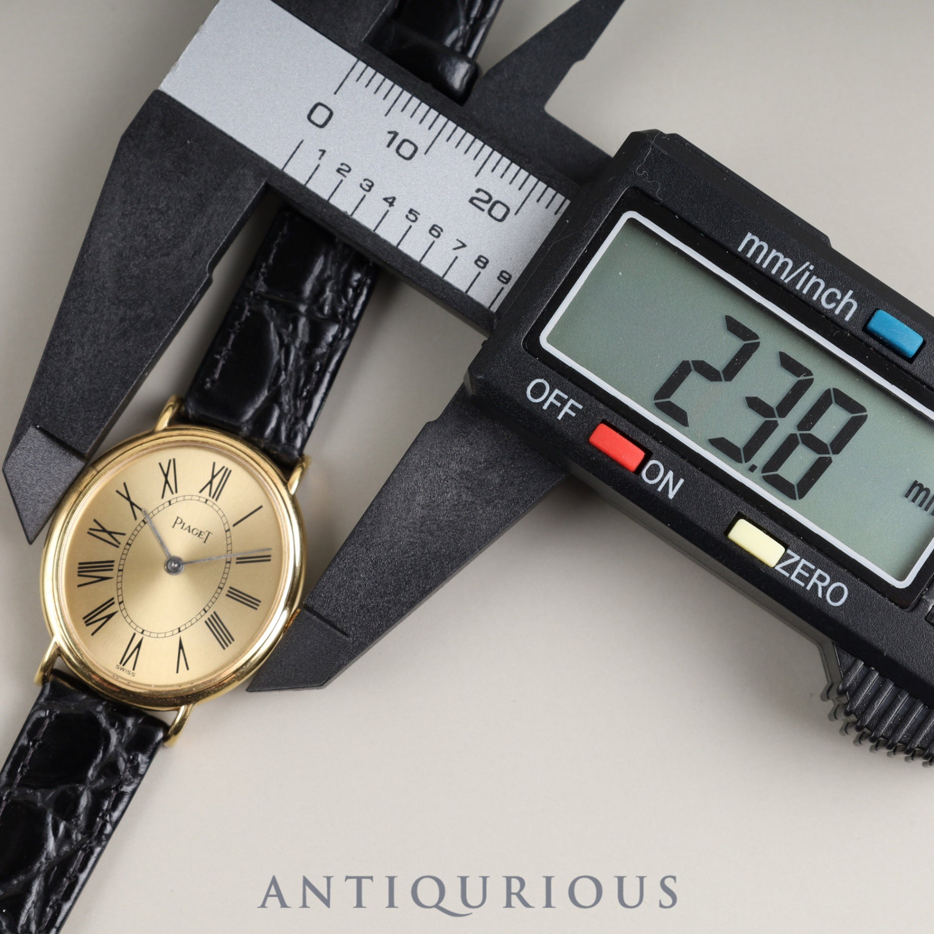 ピアジェ オーバル 9822 手巻き Cal.9P2 750 革 純正尾錠(750) ゴールドローマン文字盤 オーバーホール済み