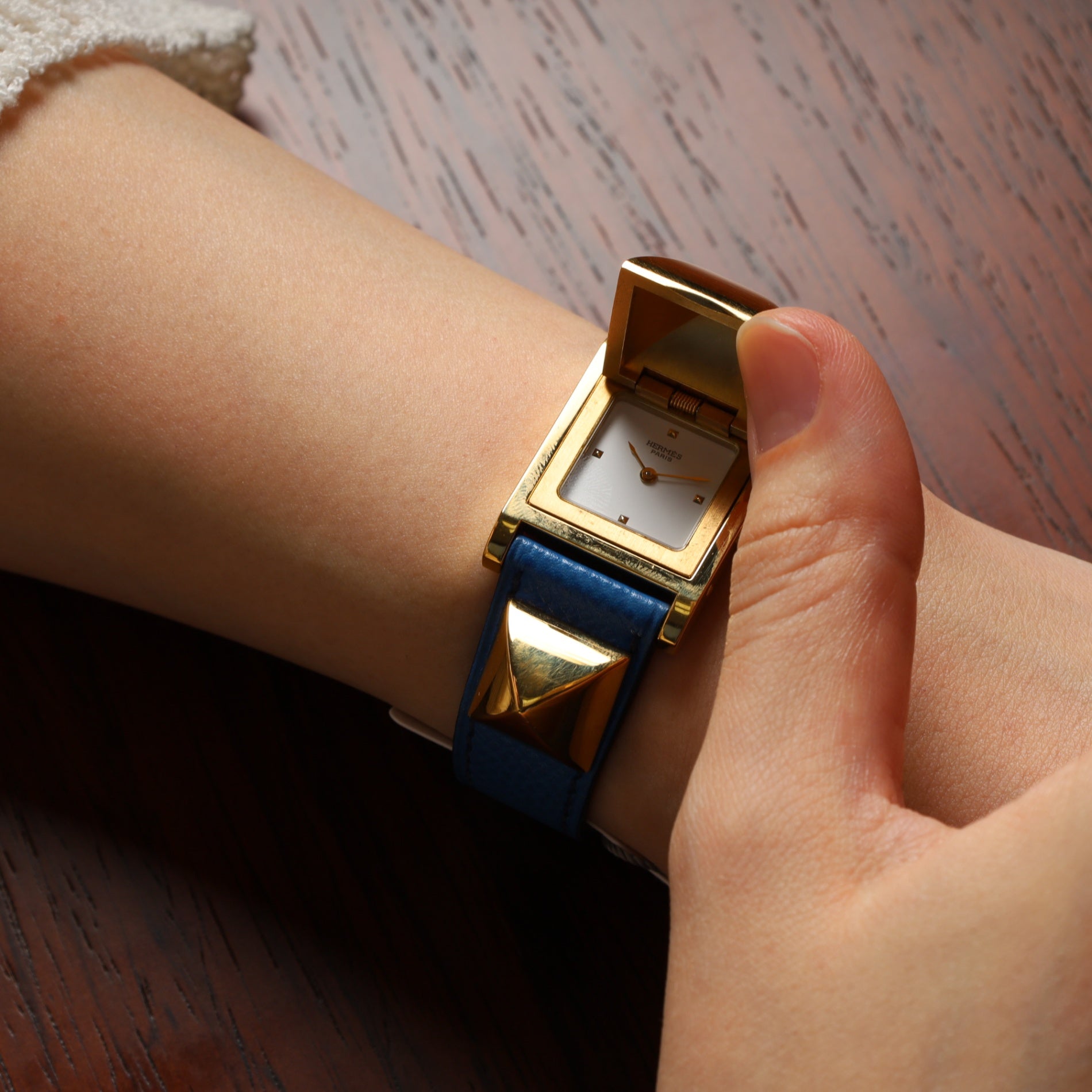 エルメス メドール11.01 クォーツ Cal.976.001 GP 純正革ベルト(◯V刻印:1992年) 純正尾錠(GP) ホワイト文字盤 ケース オーバーホール済み