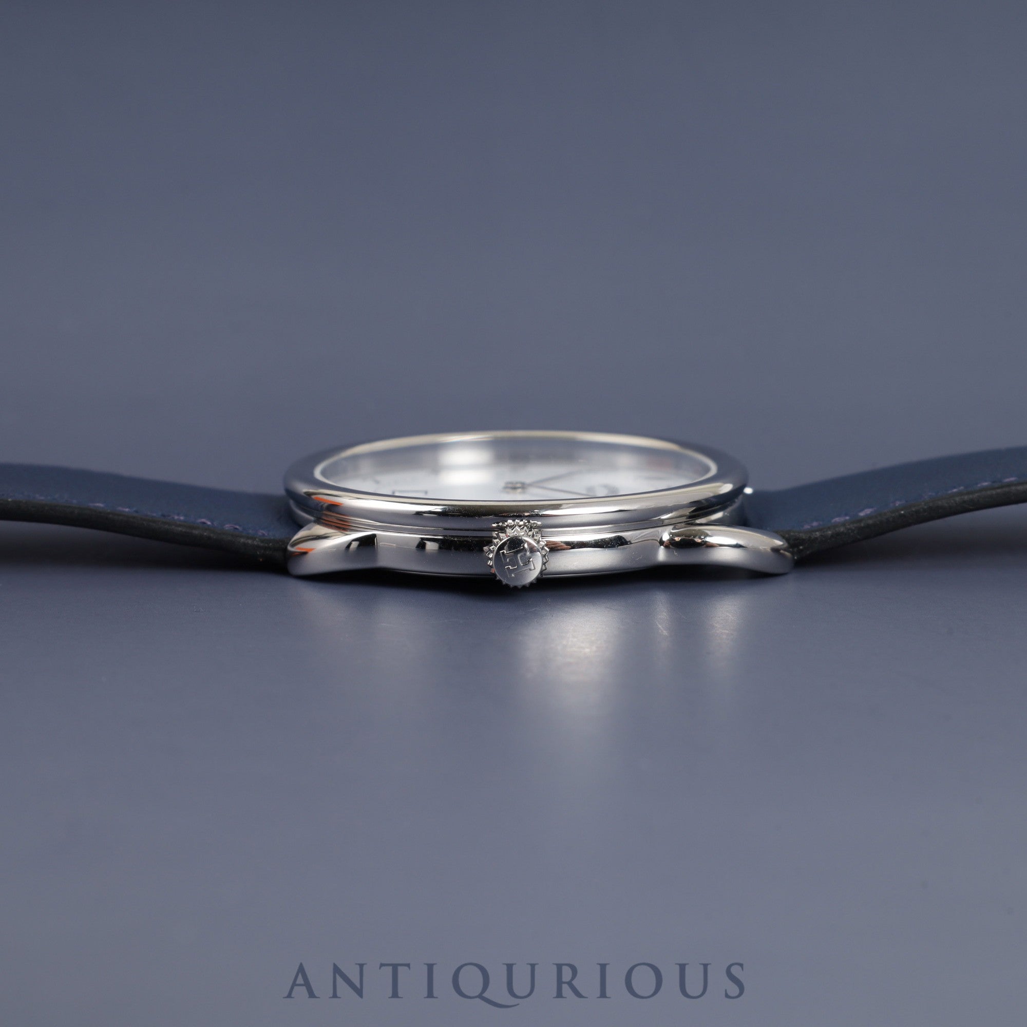 Hermes Arceau AR7Q.810 Quartz SS Genuine leather strap (Z engraved: 2021) Genuine buckle (SS) White Arabic dial Box Booklet Warranty (2024) Overhauled