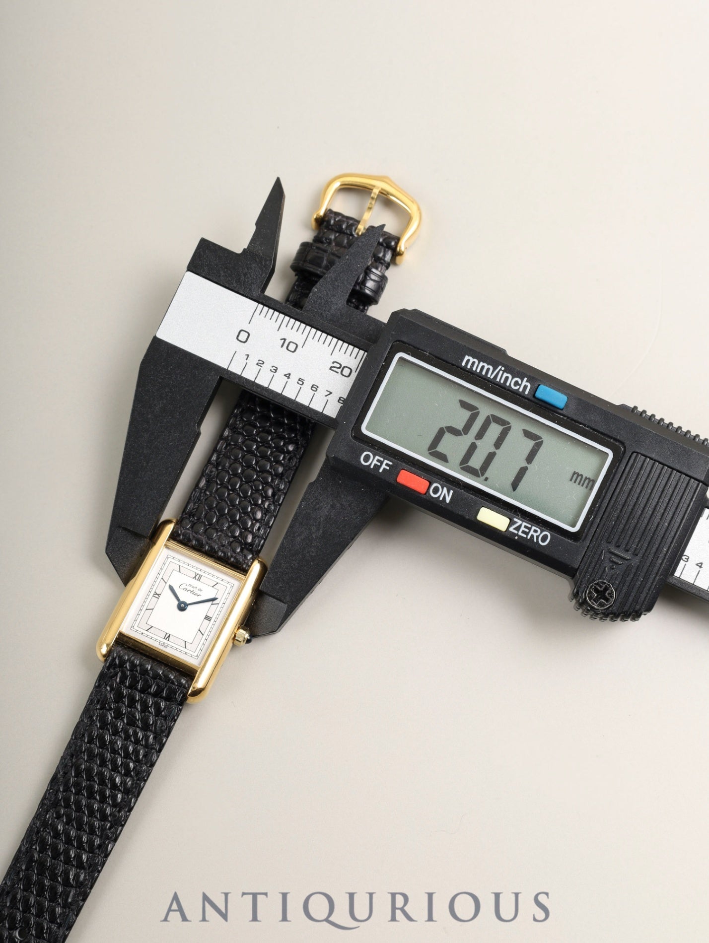 カルティエ マストタンク SM 3 66001 クォーツ Cal.- SV925 革 純正ピンバックル(GP)シルバー飛びローマン文字盤(SWISS表記)純正レザーベルト付き カルティエブティックにてコンプリートサービス済み