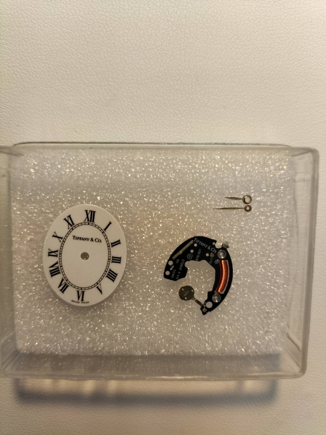 ティファニー オーバル クォーツ Cal.976.001 14K 純正革ベルト 純正尾錠(GP) ホワイトローマン文字盤 箱 オーバーホール済み
