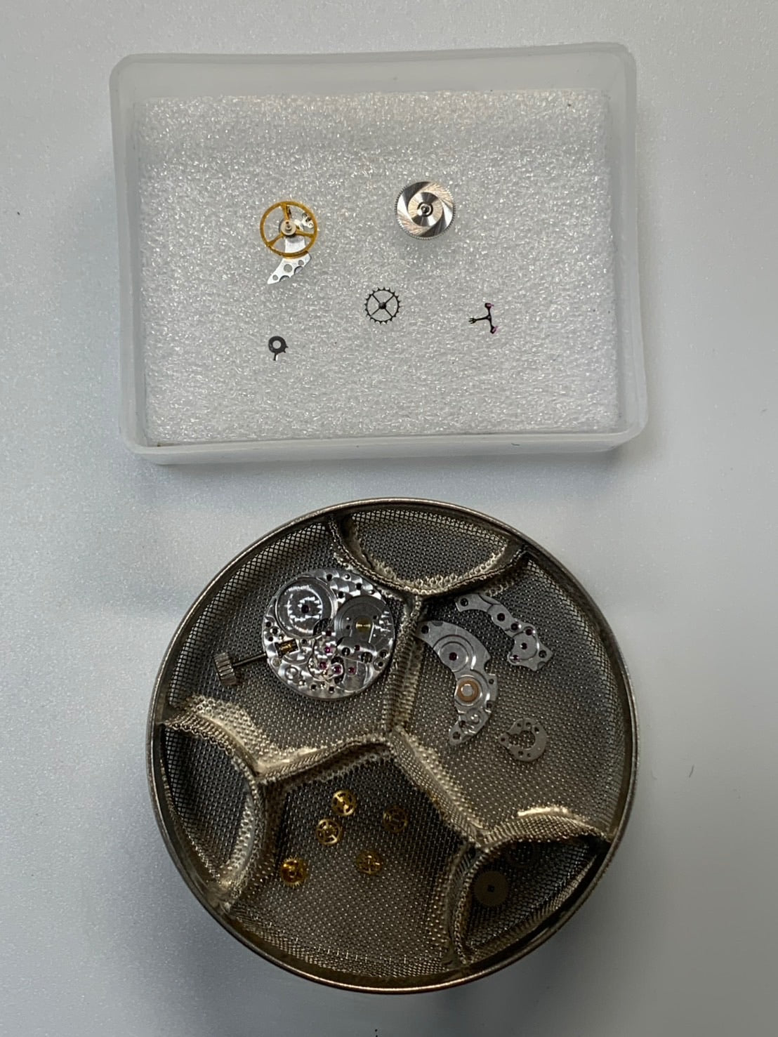 ヴァシュロン・コンスタンタン アシンメトリカル MCMLXXII 1972 37010 / 000G 手巻き Cal. 1055 750WG 社外革ベルト 純正バックル(750WG)シルバー文字盤(SWISS MADE表記) 箱 冊子 保証書(無記載)手帳 修理証明書(2007年)オーバーホール済み