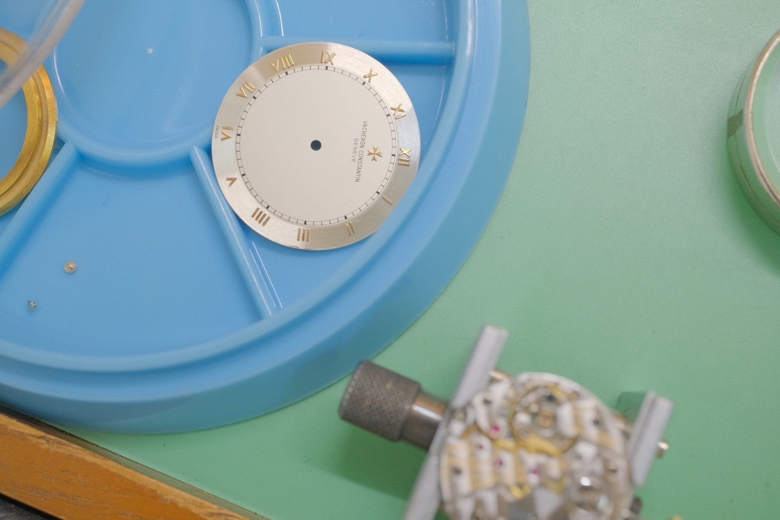 ヴァシュロン・コンスタンタン ヒストリカル 33084/000J-2 手巻き Cal.1003/2 YG 革 純正尾錠(YG)ゴールド文字盤 箱 ケース 保証書(年代未記載)オーバーホール済み