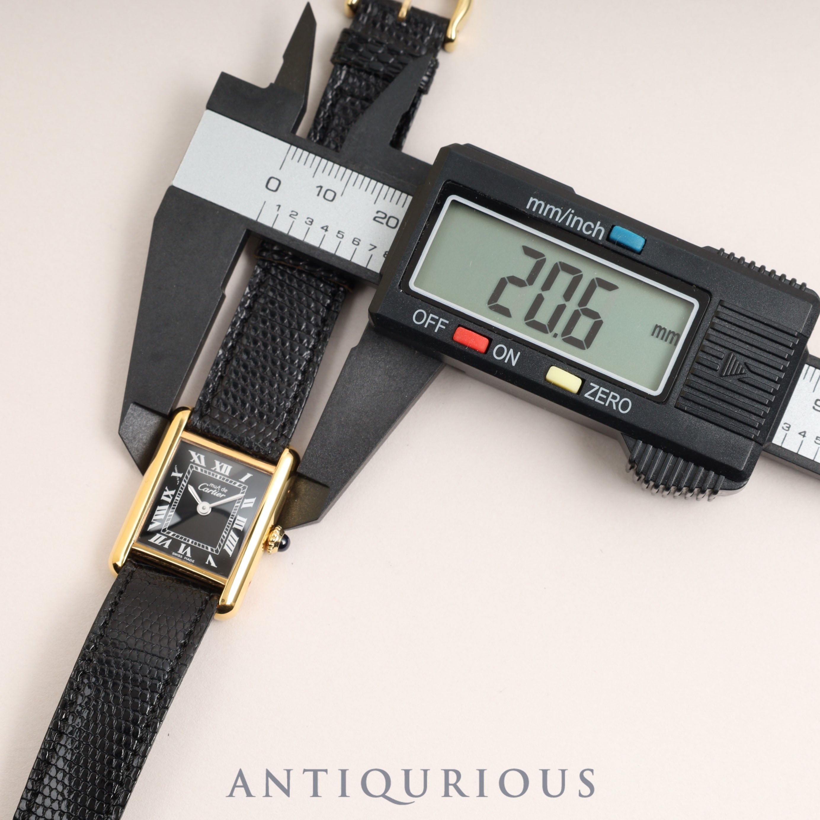 カルティエ マストタンクSM 手巻き ブラックローマ文字盤 国際永久保証書