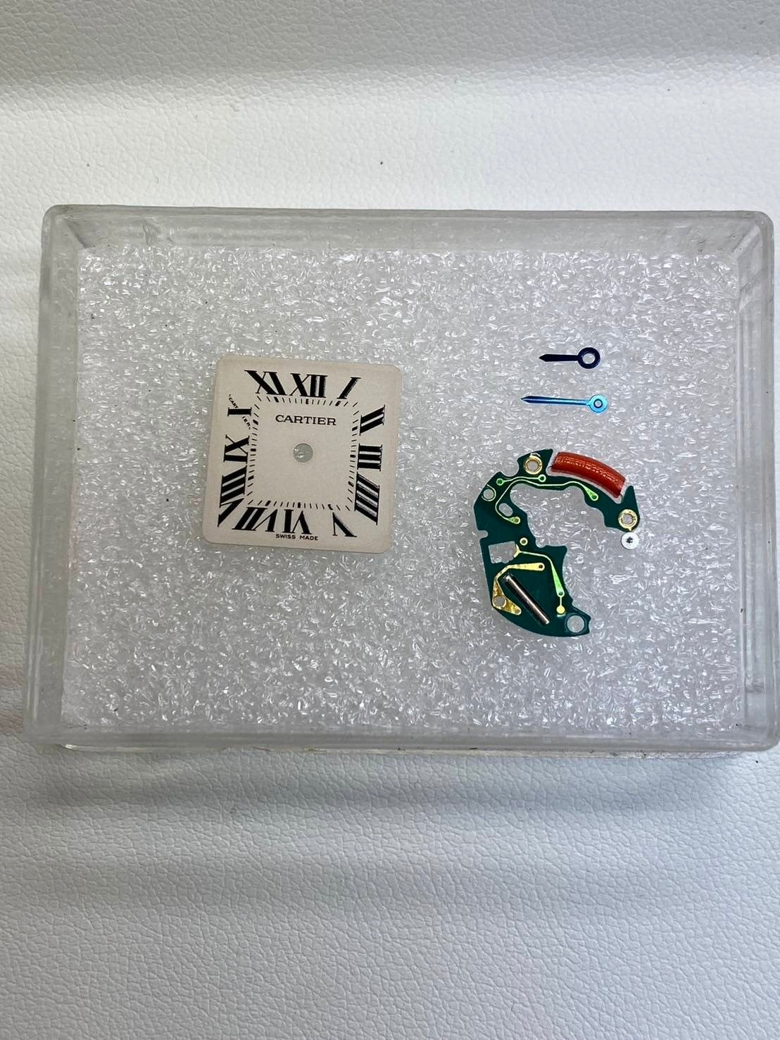 カルティエ タンクフランセーズ SM W51008Q3 / 2384 クォーツ Cal.057 SS シルバーローマン文字盤 箱 ケース 保証書(2004年) 冊子 コマ1 オーバーホール済み