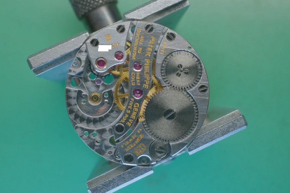 パテック・フィリップ ゴンドーロ 5010 手巻き Cal.215 750YG 革 純正尾錠(750YG)ホワイトローマン文字盤 箱 登録保証書 オーバーホール済み