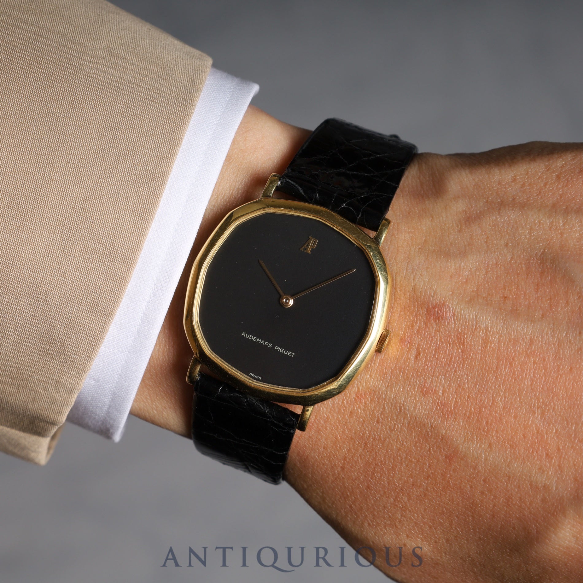 オーデマ・ピゲ オクタゴンケース 手巻き Cal.K2001/1A YG 革 純正尾錠(750)ブラック文字盤 箱