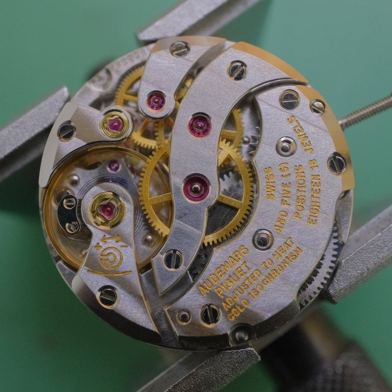 オーデマ・ピゲ オクタゴンケース 手巻き Cal.K2001/1A YG 革 純正尾錠(750)ブラック文字盤 箱