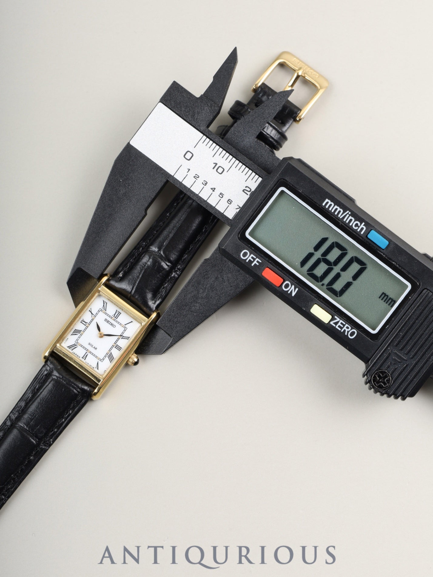 セイコー SUP250P/V115-0BD0 北米限定逆輸入モデル ソーラー GP/SS 革 純正尾錠(GP)ホワイトローマン文字盤 オーバーホール済み