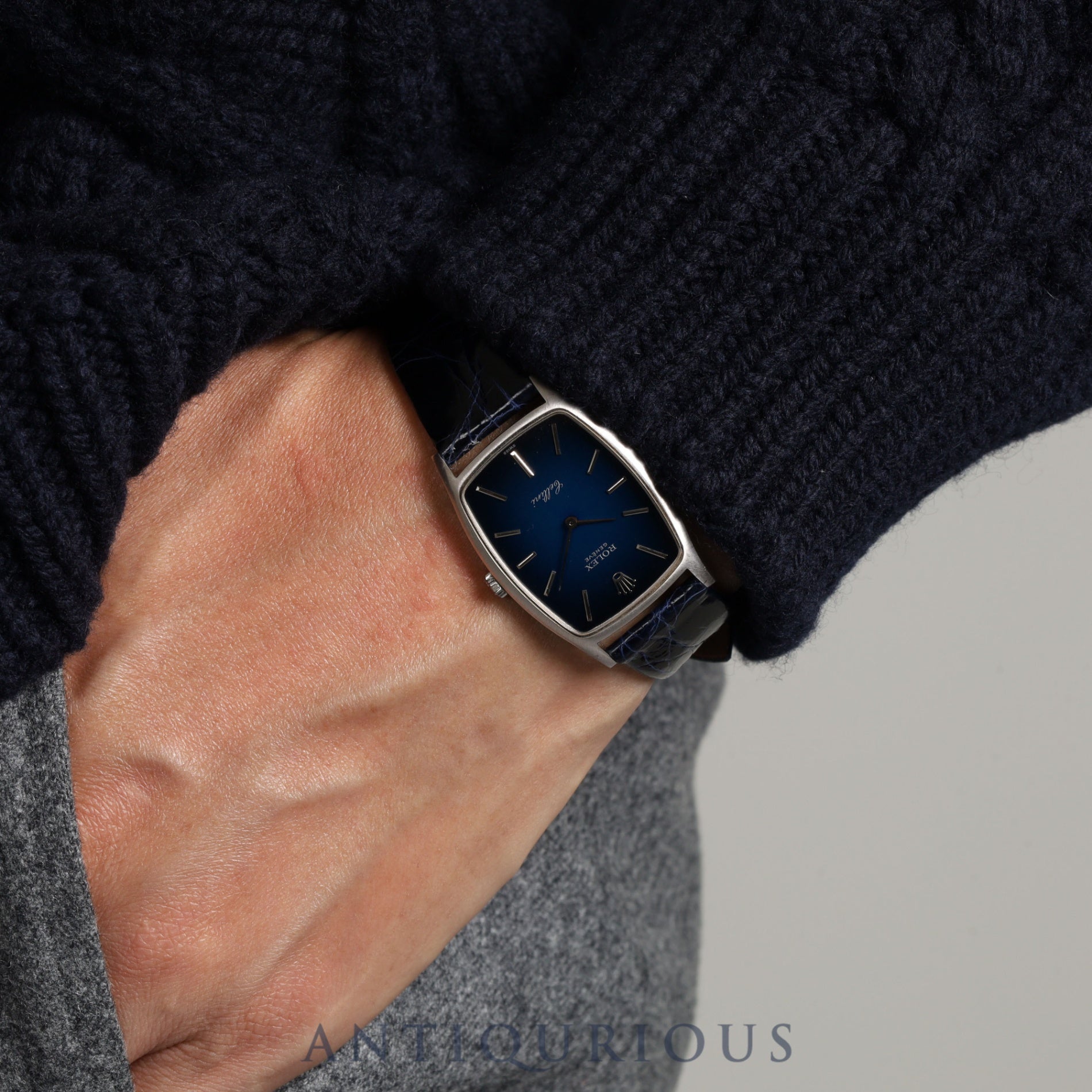 Rolex Cellini 3807 Manual winding Cal.1601 750 Leather Genuine buckle (SS) Blue gradient dial No. 69 (1980) Overhauled