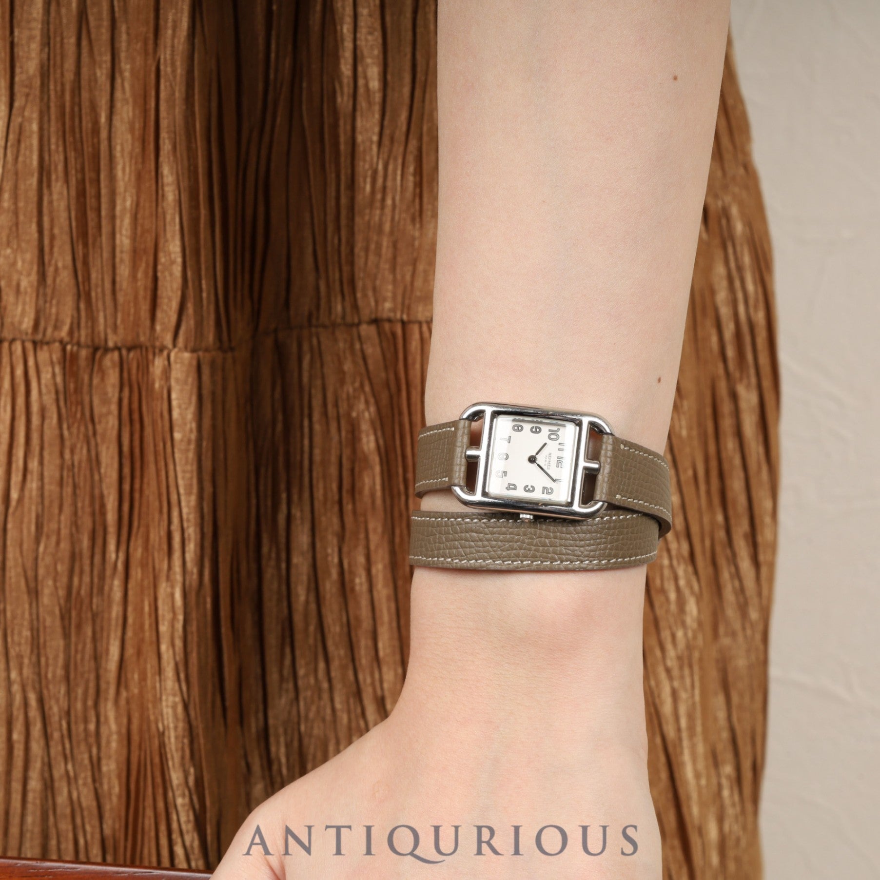 Hermès Cape Cod CC1.210 Quartz Caliber 976.001 Stainless Steel Leather Strap with Genuine Stainless Steel Buckle, White Arabic Dial, Genuine Leather Strap (Slightly Used, Engraving Unreadable), Overhauled