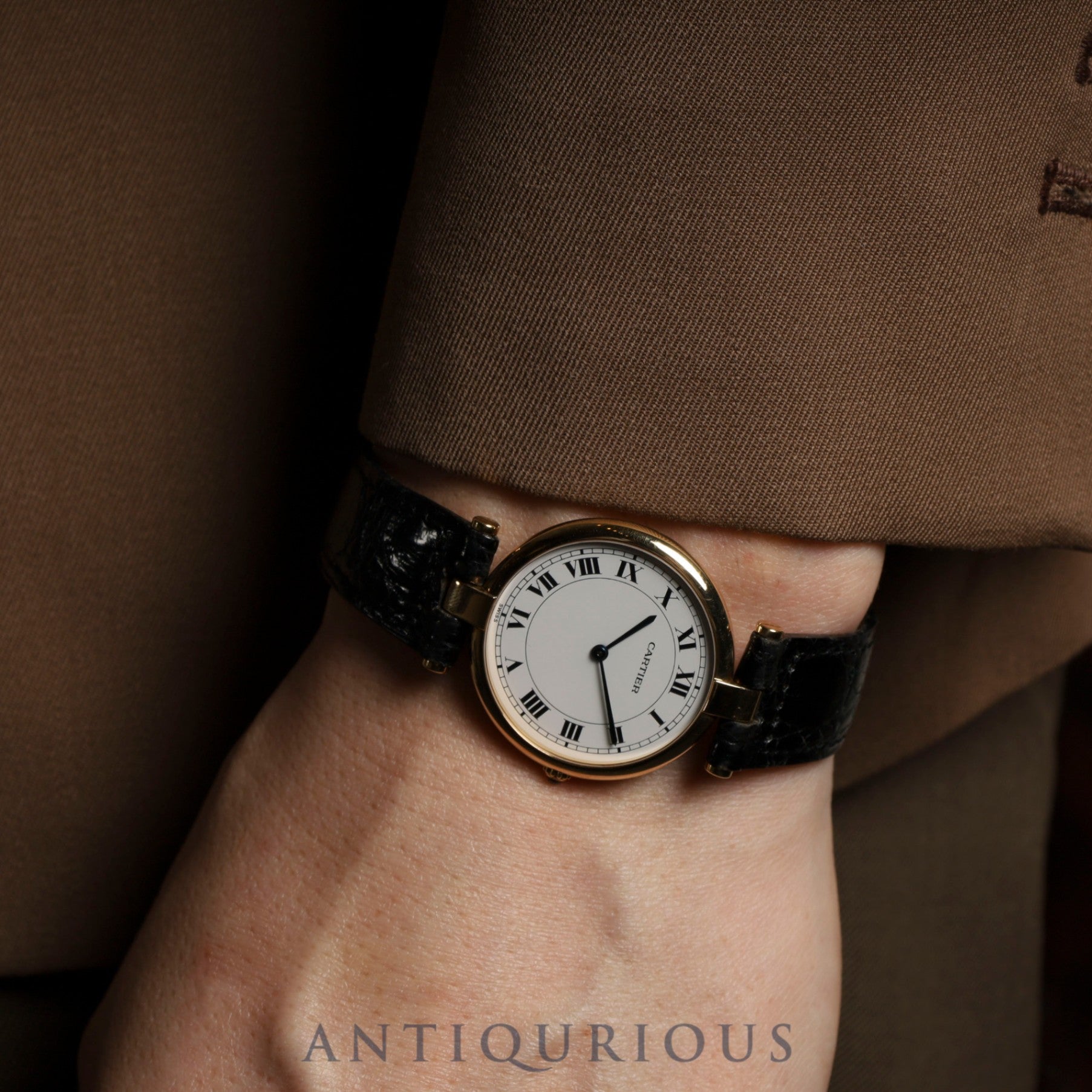 Cartier Vendôme VLC LM 881001 Quartz Cal.-750 with genuine leather strap and genuine buckle (GP). White Roman dial, 30mm. Boxed and overhauled.