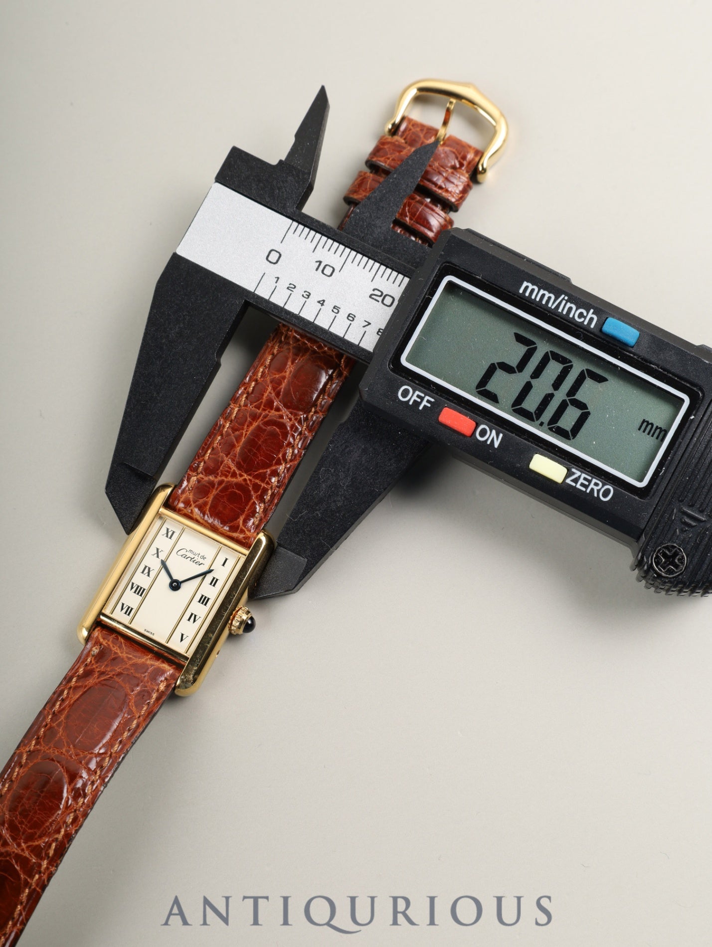 Cartier Must Tank SM W1003053 / 5057001 Quartz Cal.- SV925, genuine leather strap, genuine pin buckle (GP), straight Roman dial (SWISS表記), box, booklet. Complete service completed at Cartier boutique.