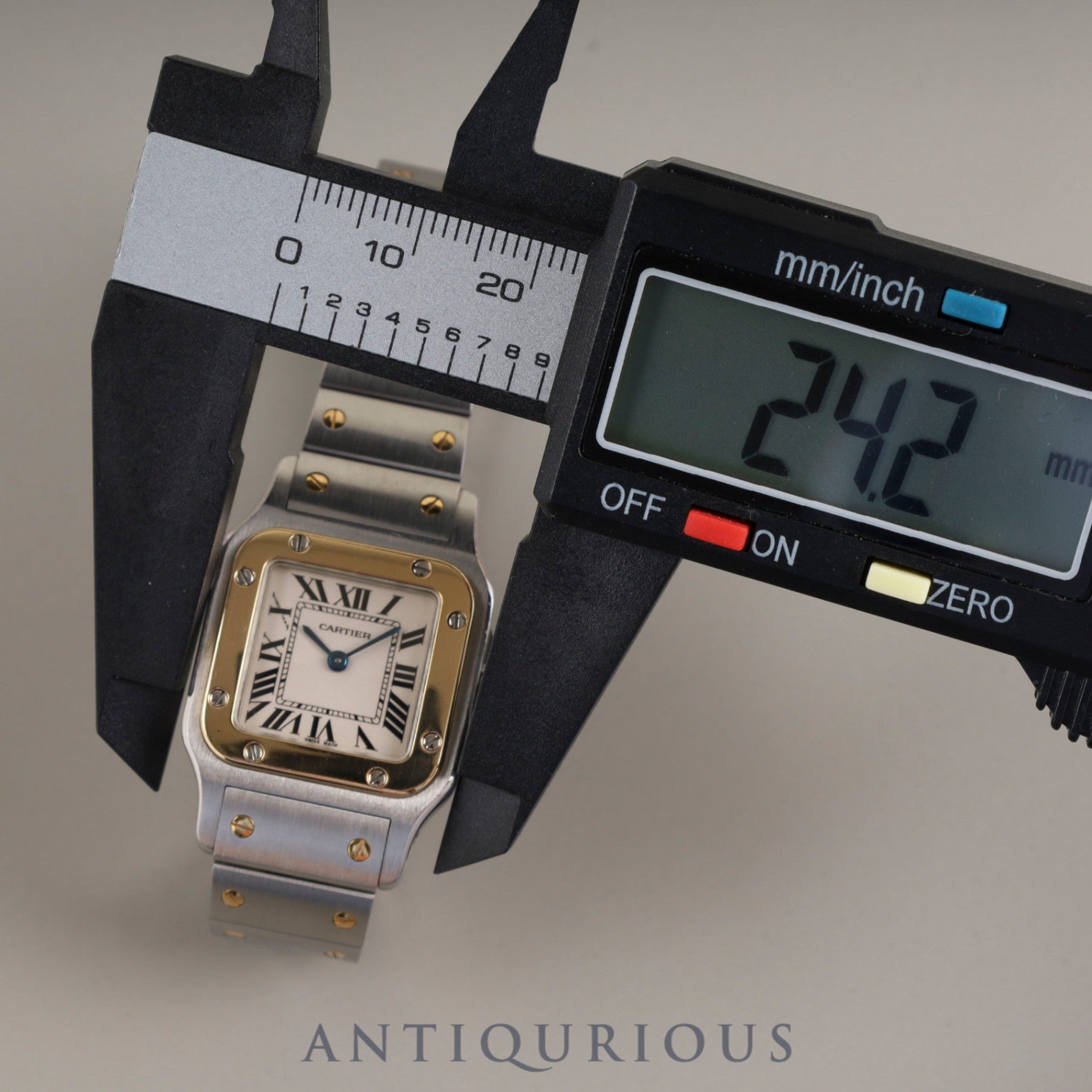 カルティエ サントス ガルベ SM W20012C4 / 1567 クォーツ Cal.157 SS/YG SS/YG ホワイトローマン文字盤 箱 冊子 取り扱い説明DVD 保証書(2009年) オーバーホール済み