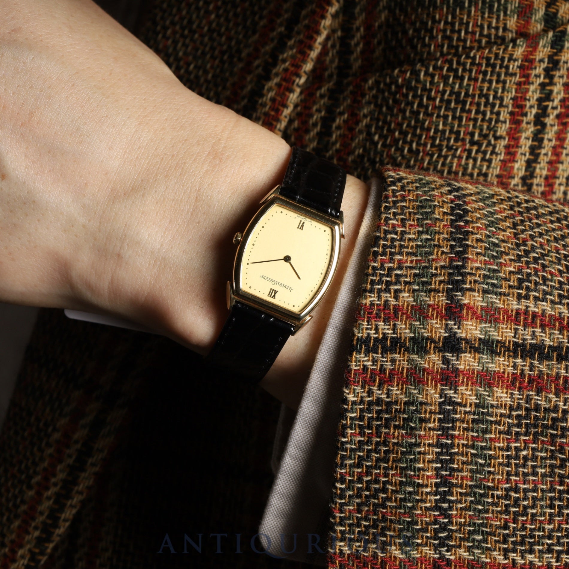 Jaeger-LeCoultre Vintage Tonneau 140.067.1 Quartz Cal.-750 Leather Strap with Genuine GP Buckle Gold Dial Warranty Booklet Overhauled