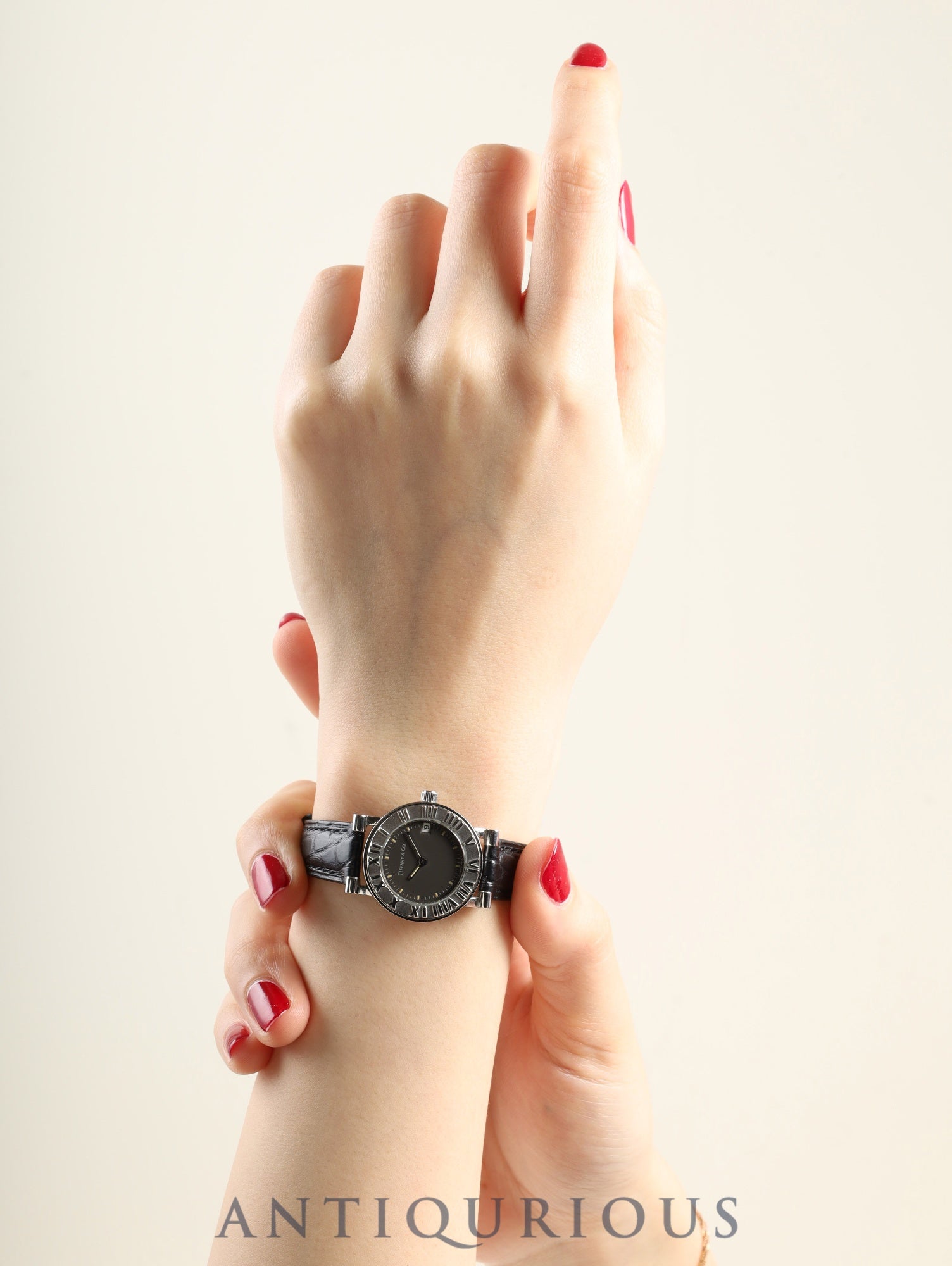 ティファニー アトラス 820.1008 クォーツ Cal.256.041 SS 革 純正バックル(SS) グレー文字盤 箱 冊子 保証書 オーバーホール済み