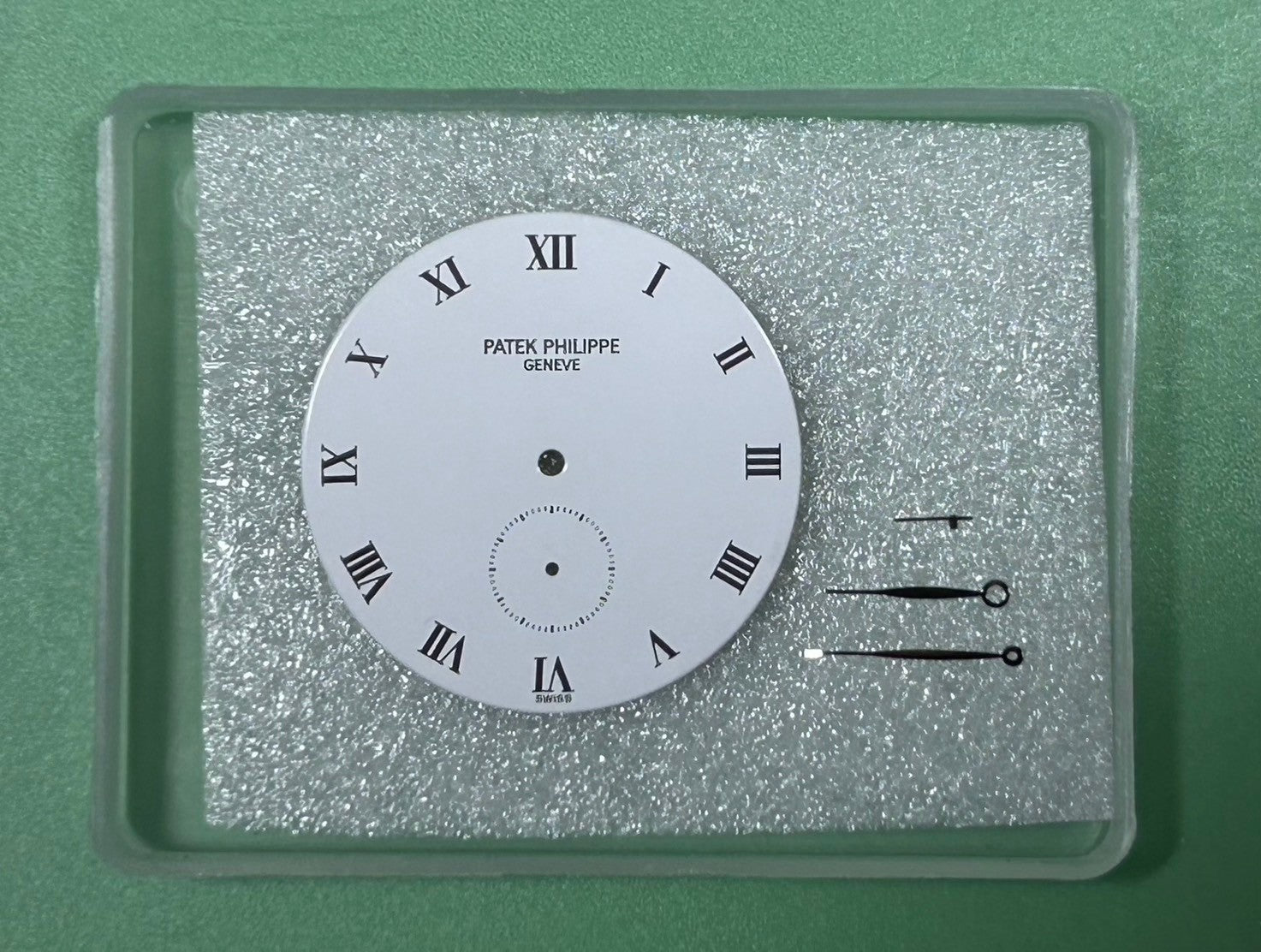 パテック・フィリップ カラトラバ 3919G-001 手巻き Cal.215 750 革 純正尾錠(750) ホワイトローマン文字盤 箱 ケース(劣化) アーカイヴ(2017年発行/1992年購入品)修理明細(個人名記載あり)純正ベルト付き(使用感あり) オーバーホール済み