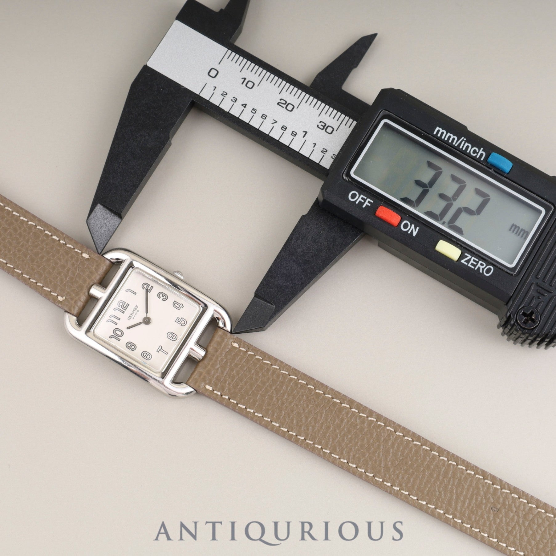 Hermès Cape Cod CC1.210 Quartz Caliber 976.001 Stainless Steel Leather Strap with Genuine Stainless Steel Buckle, White Arabic Dial, Genuine Leather Strap (Slightly Used, Engraving Unreadable), Overhauled