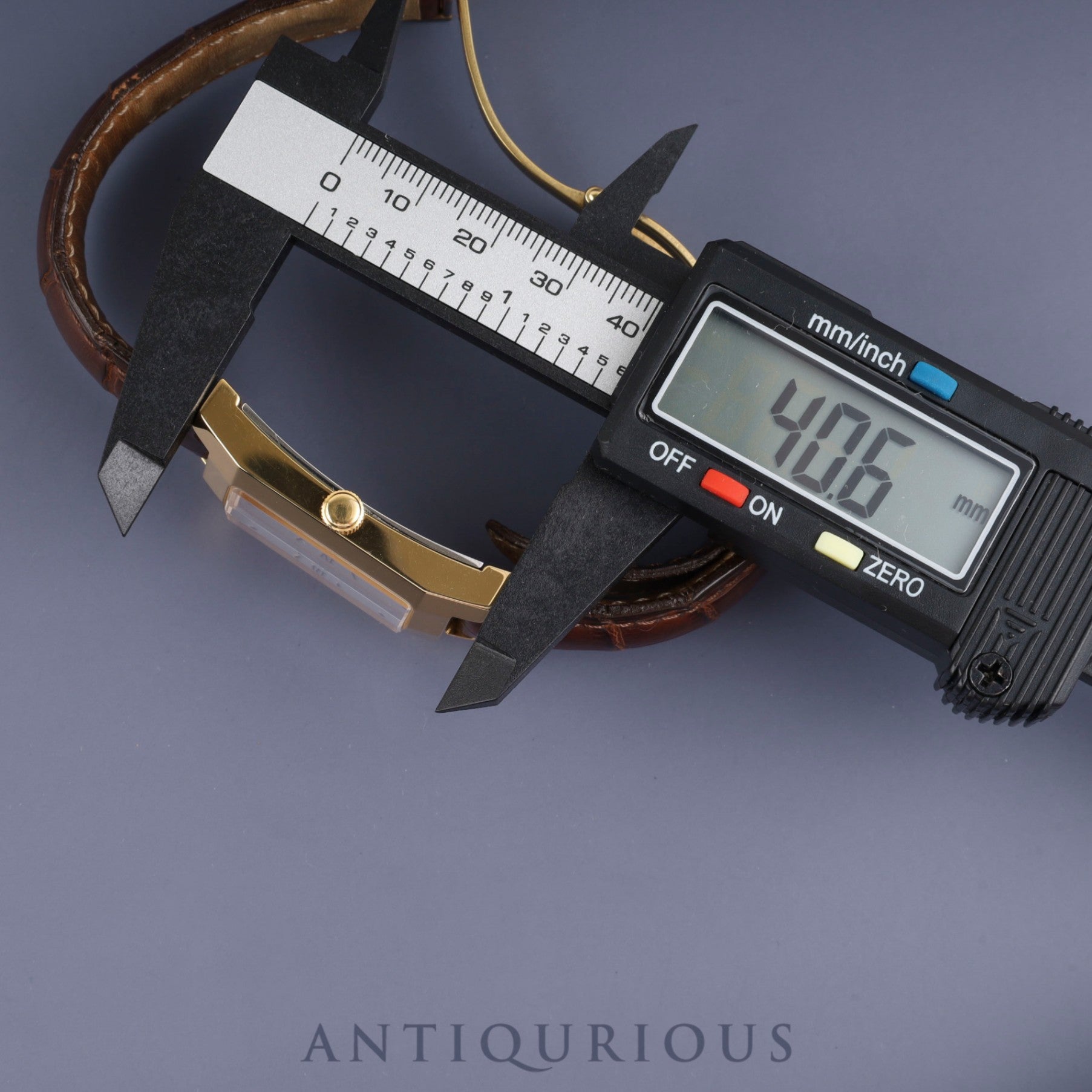 Dunhill Dunhillion Quartz GP with genuine leather strap and genuine D-buckle (GP), white dial, box and booklet, overhauled.