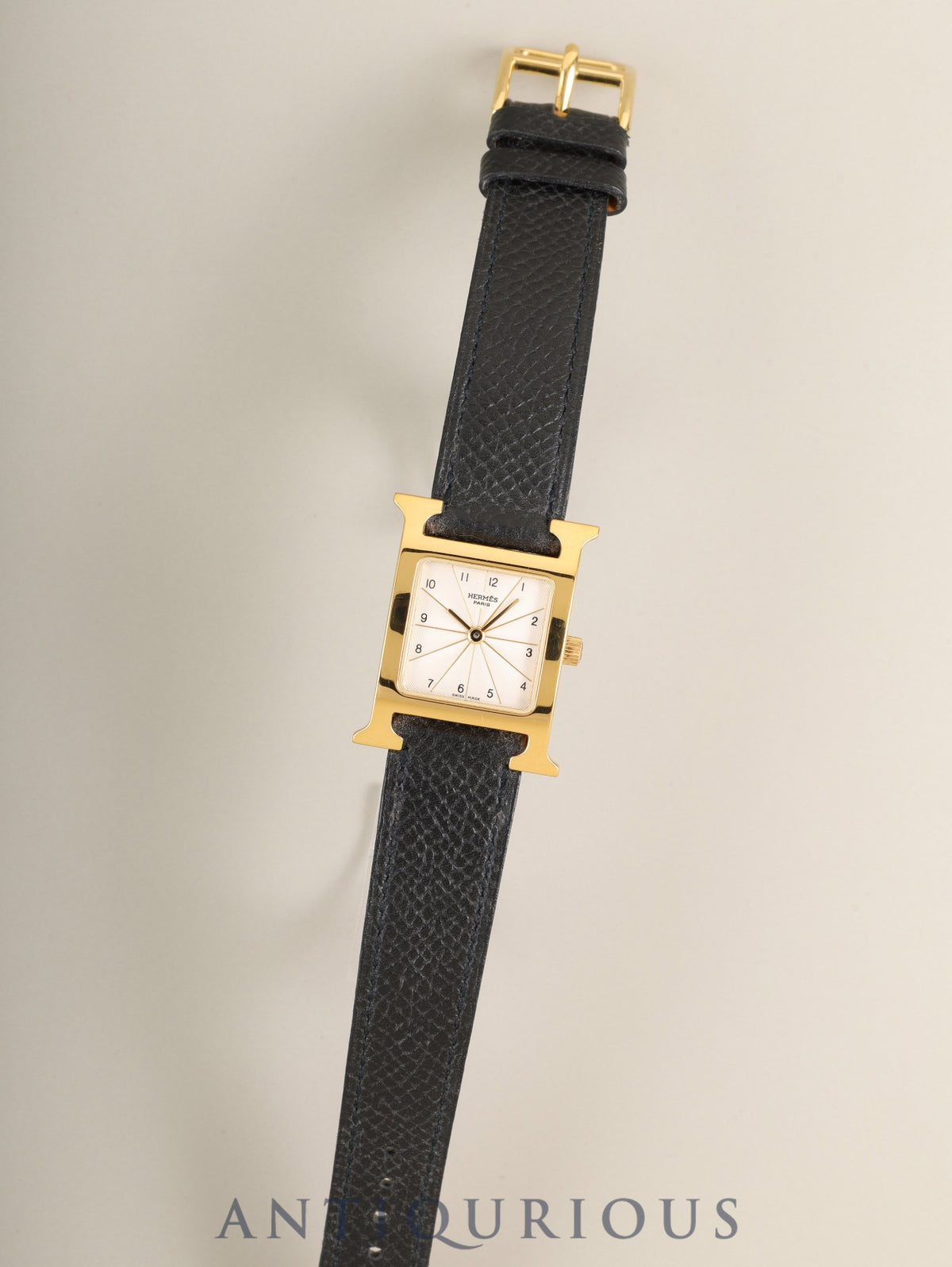 エルメス Hウォッチ HH1.210 クォーツ Cal.901.001 GP 純正レザーベルト(□A刻印:1997年) 純正ピンバックル(GP)ホワイトアラビア文字盤(SWISS MADE) 箱 保証書(1999年 / 詳細未記載) オーバーホール済み