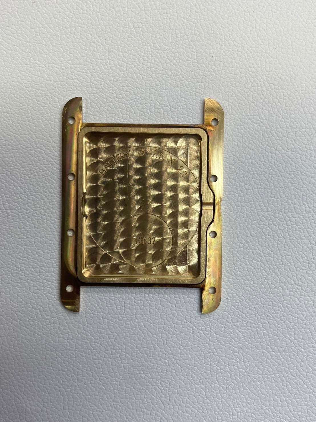 カルティエ タンクルイカルティエ LM W1529756 / 2441 クォーツ Cal.688 YG 純正革 純正尾錠(750)ホワイトローマン文字盤 保証書(2011年) オーバーホール済み