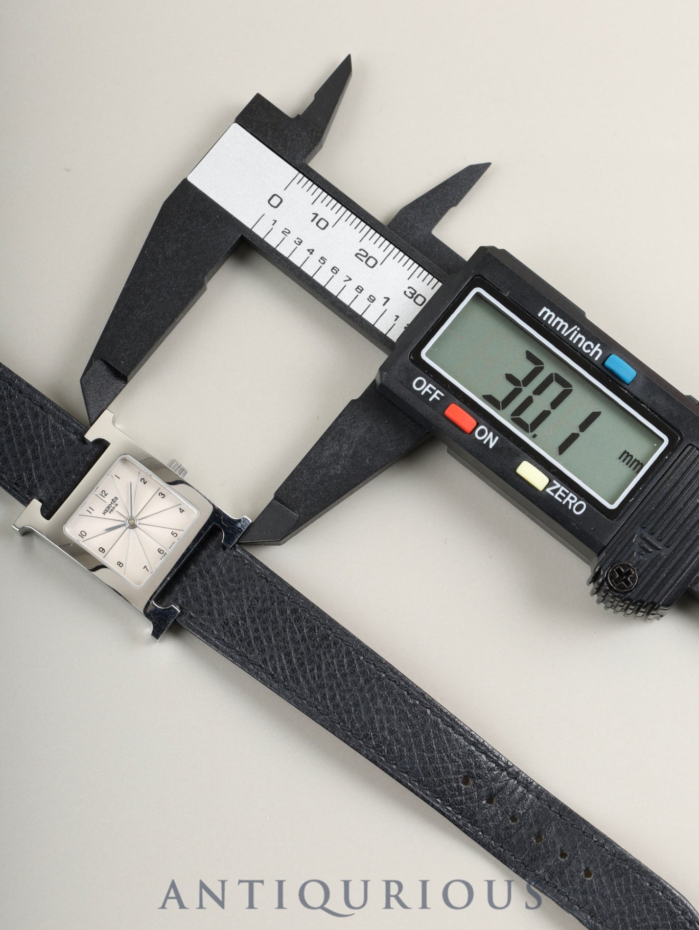 Hermès H Watch HH1.210 Quartz Caliber 901.001 Stainless Steel with Genuine Leather Strap (H Stamp: 2004) and Genuine Buckle (SS). White Dial. Overhauled.