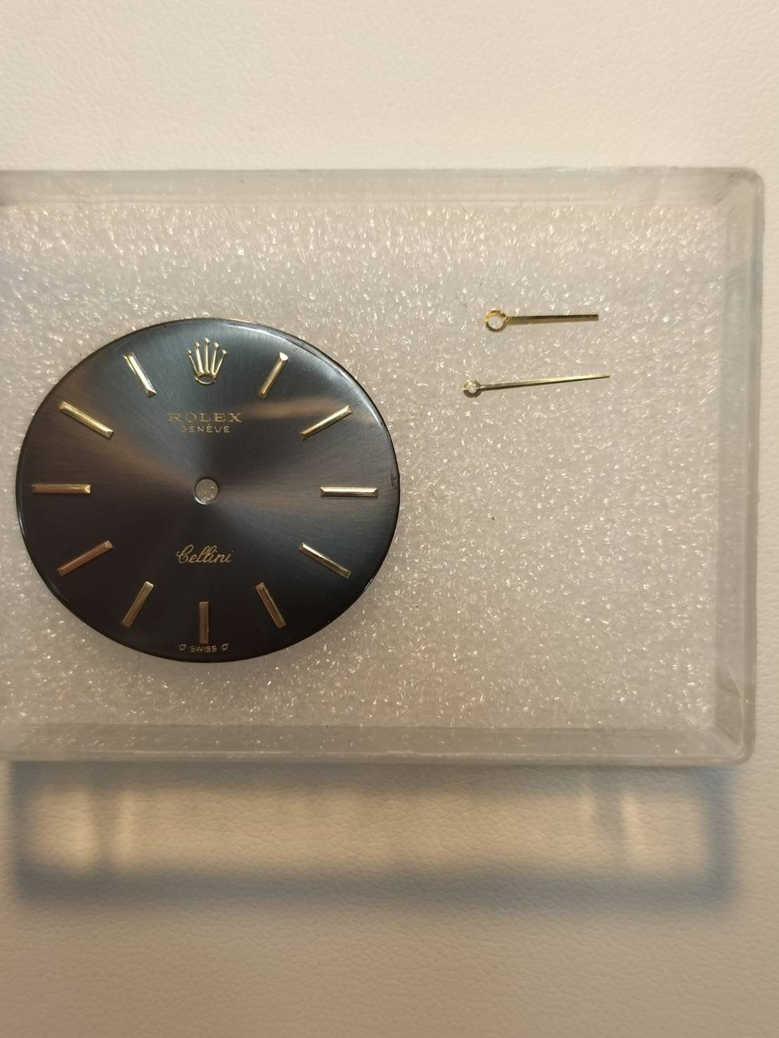 Rolex Cellini 3806/8 Manual winding Cal.1600 750 Leather Genuine buckle (GP) Black dial No. 40 (1974) Box International service warranty (2013) Overhauled