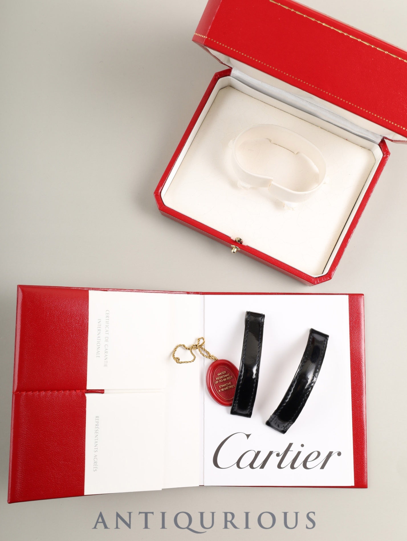 Cartier Must Trinity W1010644 / 2735 Quartz SV925 Leather with original buckle (GP), silver Roman dial, box, warranty (1999), booklets, tag, and original leather strap. Complete service performed at Cartier boutique.