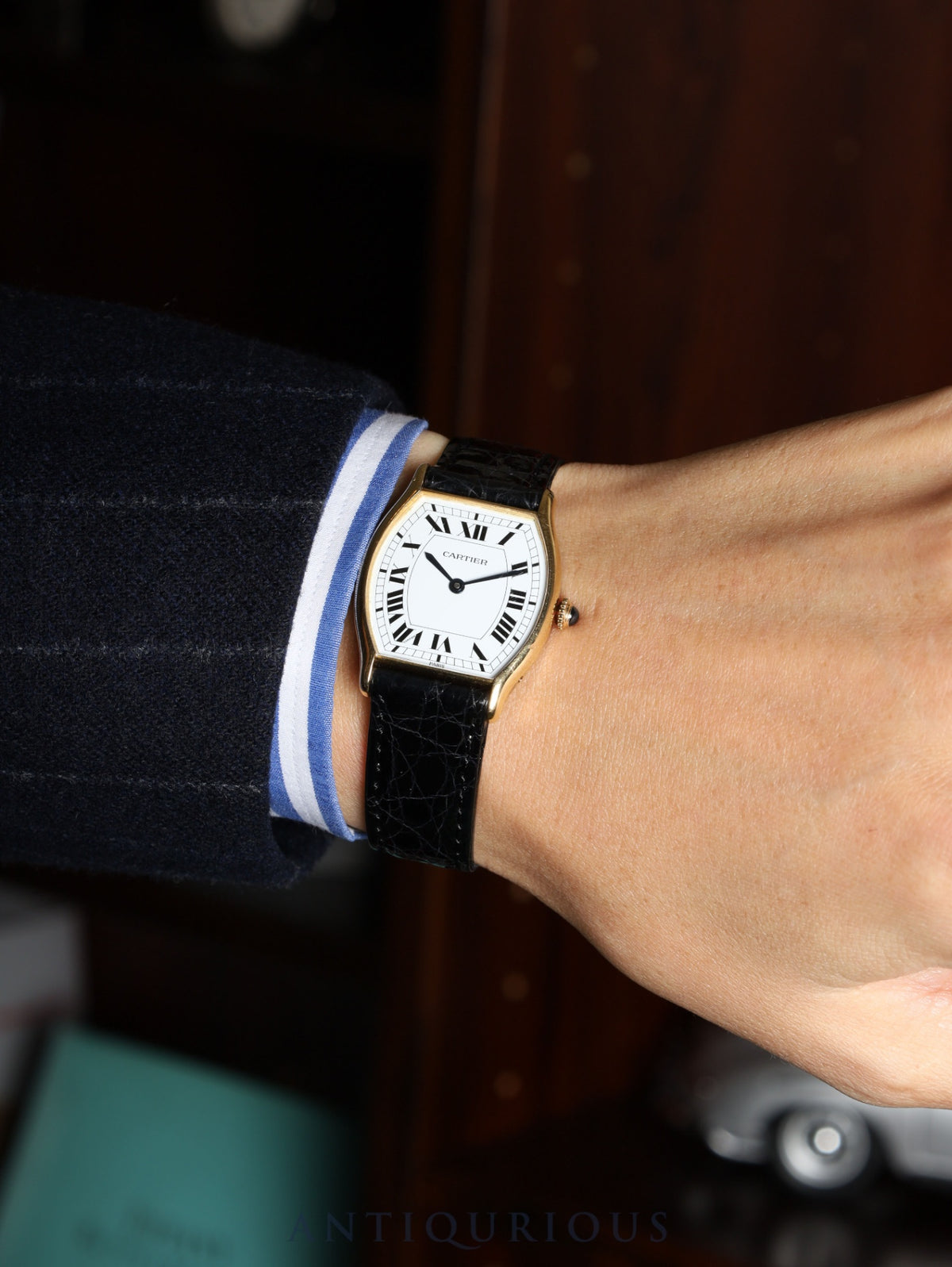Cartier Tortue LM 10712, manual winding, Cal. 7001 (Pezeaux), 750YG, leather, genuine pin buckle (750YG), white Roman dial (with PARIS inscription), genuine leather strap, overhauled.