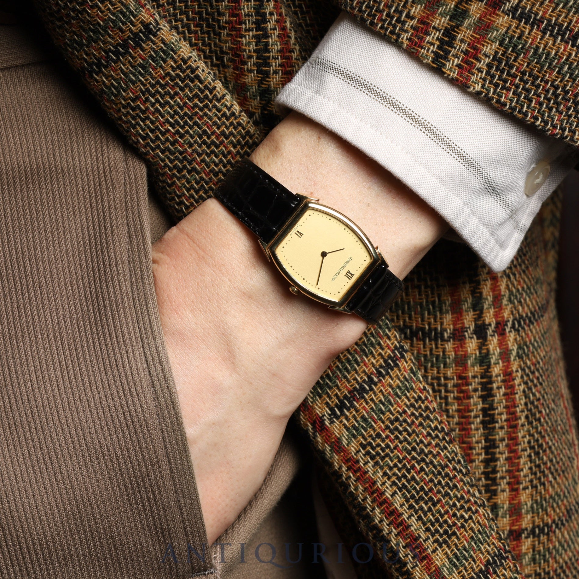 Jaeger-LeCoultre Vintage Tonneau 140.067.1 Quartz Cal.-750 Leather Strap with Genuine GP Buckle Gold Dial Warranty Booklet Overhauled