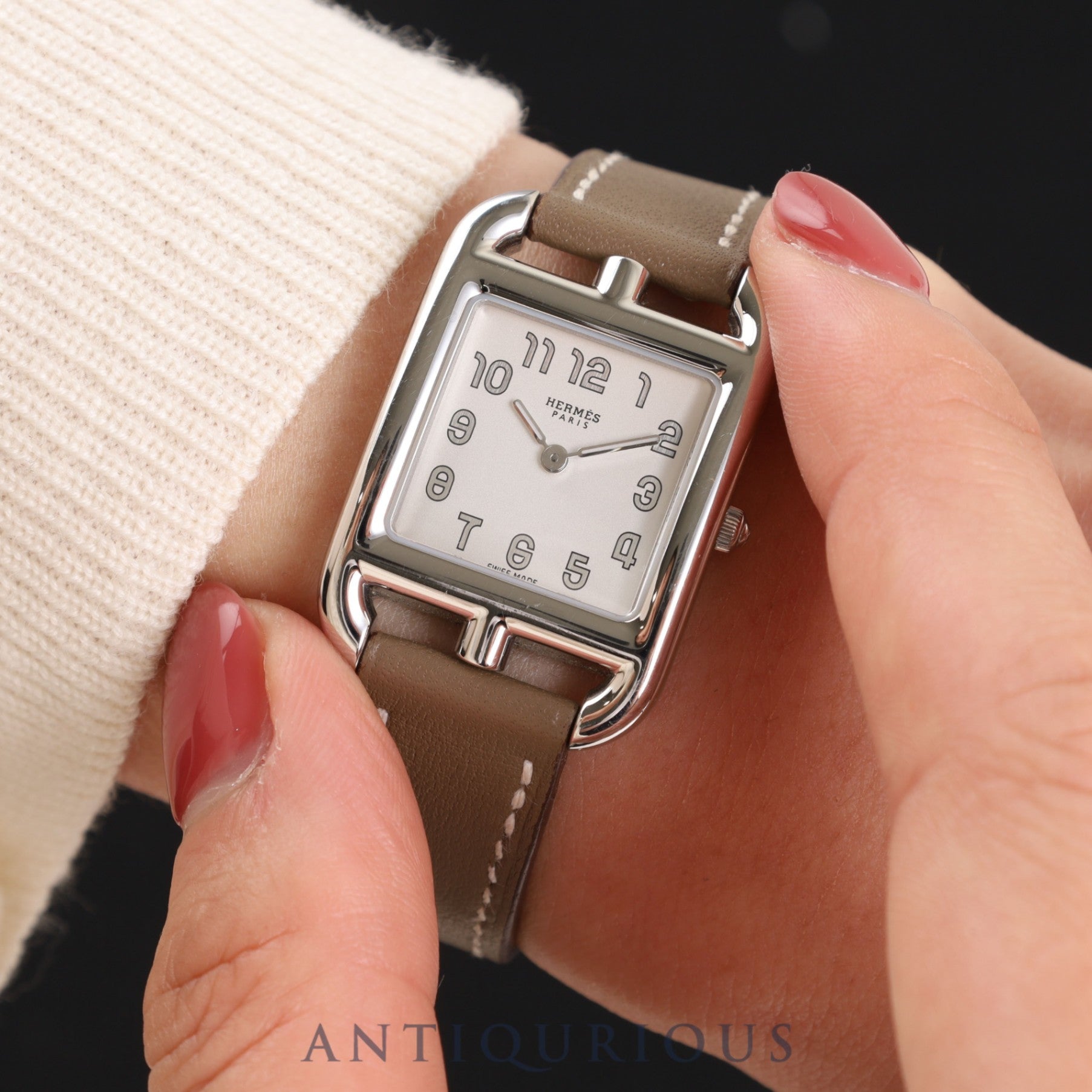 Hermes Cape Cod CC1.210.220 Quartz Cal.976.001 SS Genuine leather strap Genuine buckle (SS) Silver dial Box Booklet Warranty (2024) Overhauled
