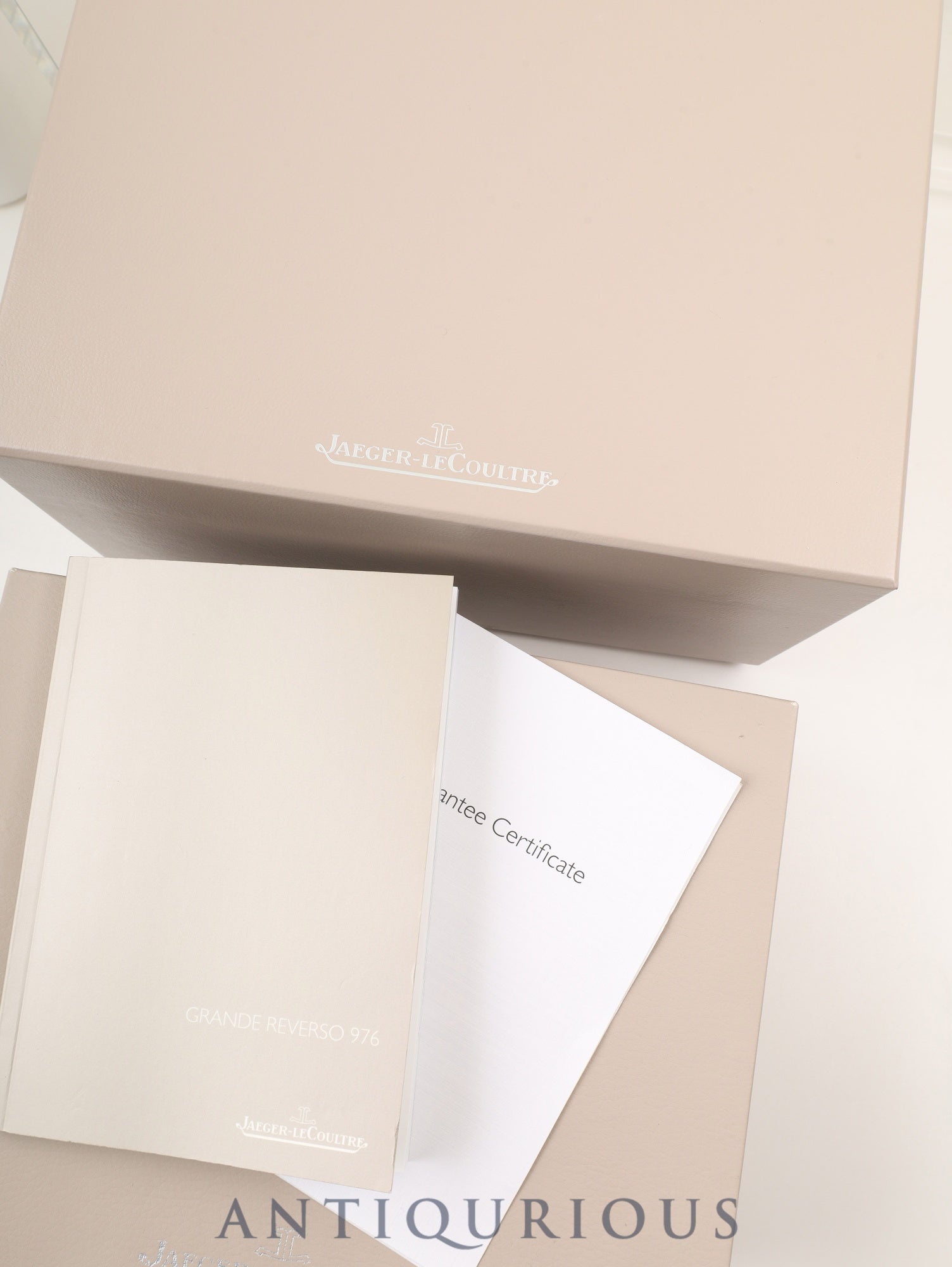 ジャガー・ルクルト グランド レベルソ 273.2.04 / Q3732420 手巻き Cal.976 750PG JEAN ROUSSEAU社革ベルト 純正バックル(750PG)シルバーアラビア文字盤 箱 冊子 保証書 タグ オーバーホール済み