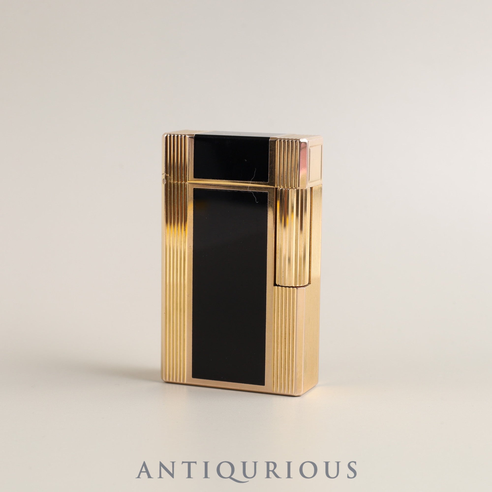 ヴィンテージハンドメイド真鍮エンボス加工メタル灯油ライター、レトロなグラインディングホイール点火、防風ソフトフレーム、詰め替え可能燃  クラシックなフリップトップの白銅製灯油防風ライター、砥石点火、詰め替え可能な燃料、コレクションの装飾/キャンドルキャンプ ... ヴィンテージスタイルの防風ソフトフレームライター、装飾エンボス加工の真鍮製灯油ライター、キャンプやハイキングに最適、男性へのギフト（