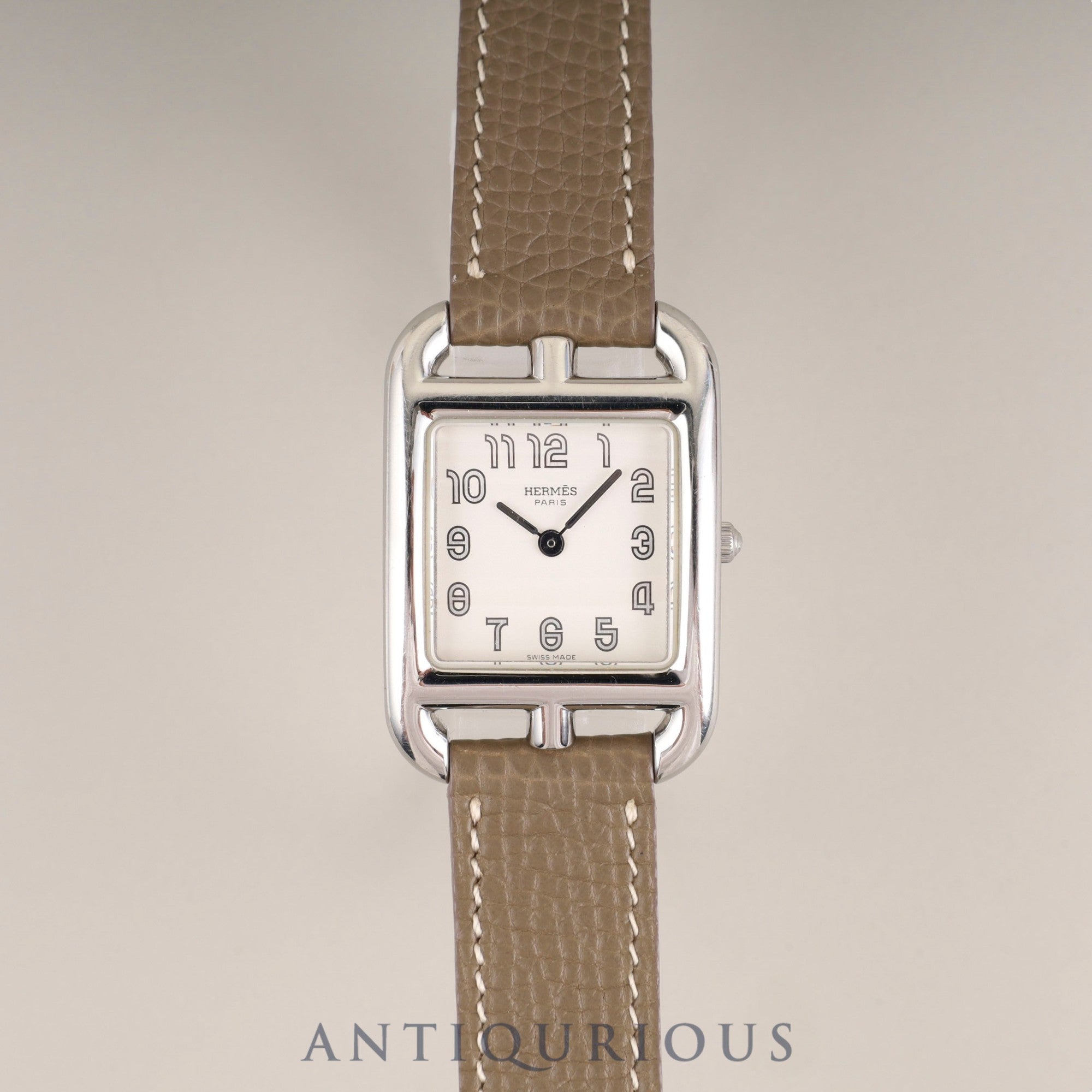 Hermès Cape Cod CC1.210 Quartz Caliber 976.001 Stainless Steel Leather Strap with Genuine Stainless Steel Buckle, White Arabic Dial, Genuine Leather Strap (Slightly Used, Engraving Unreadable), Overhauled