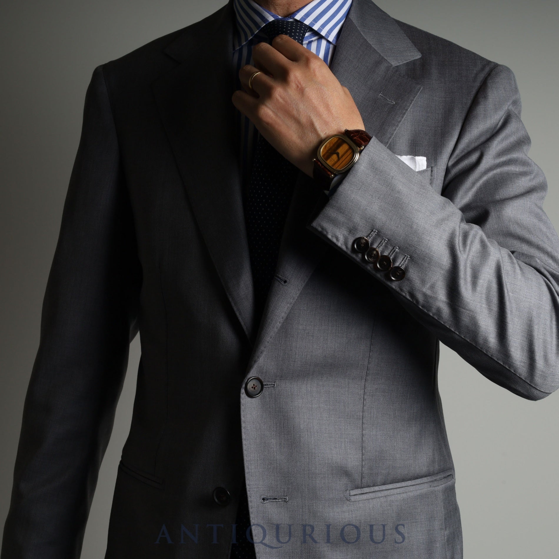 ジャガー・ルクルト クッション 9132 21 手巻き YGケース タイガーアイ文字盤