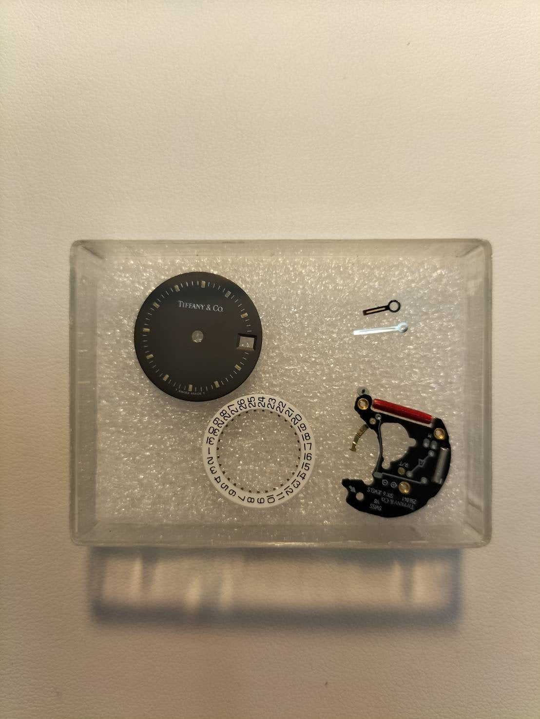 ティファニー アトラス 820.1008 クォーツ Cal.256.041 SS 革 純正バックル(SS) グレー文字盤 箱 冊子 保証書 オーバーホール済み