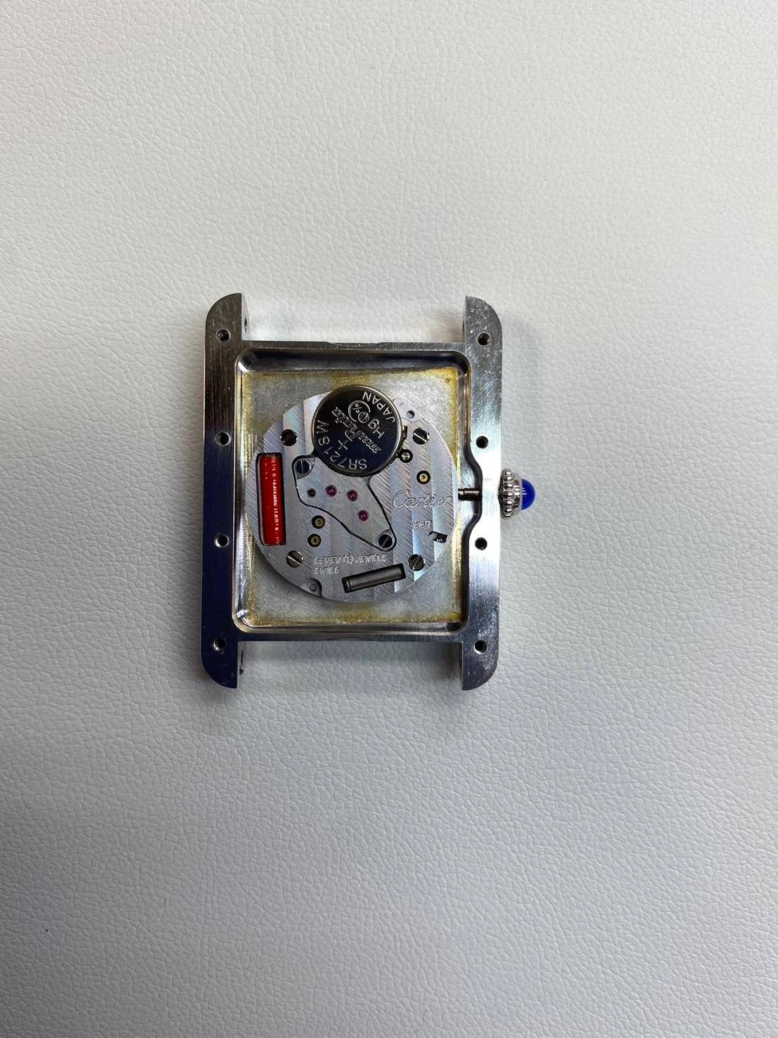 カルティエ マストタンク GM(XL)W1014154 / 2414 クォーツ Cal.687 925 革 純正Dバックル 飛びローマン文字盤 箱 保証書(2004年) オーバーホール済み カルティエブティックネジ取り付け